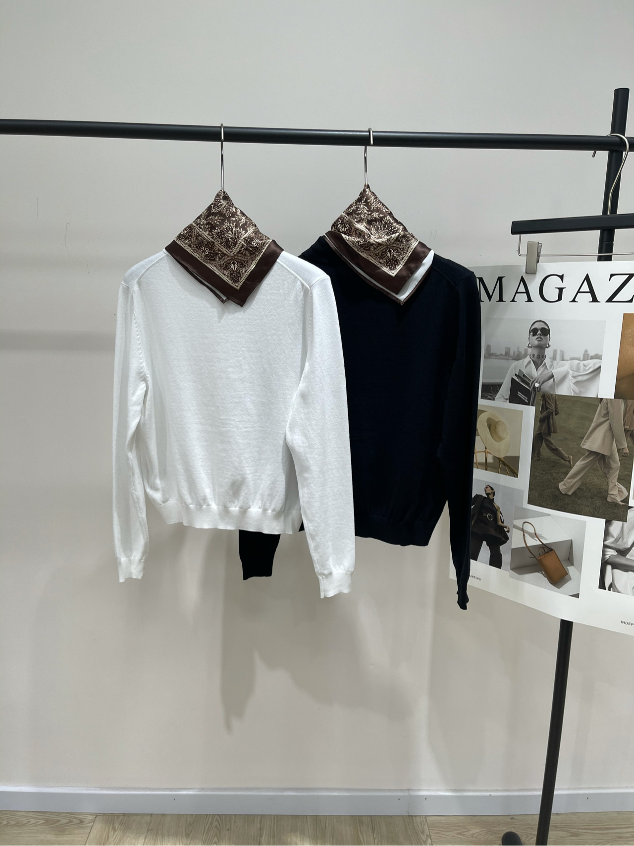 【丝巾小马刺绣polo开衫】🔺，面料：棉颜色：白色、黑色丝巾针织开衫 柔软细腻 进口机织制 丝巾可多种随