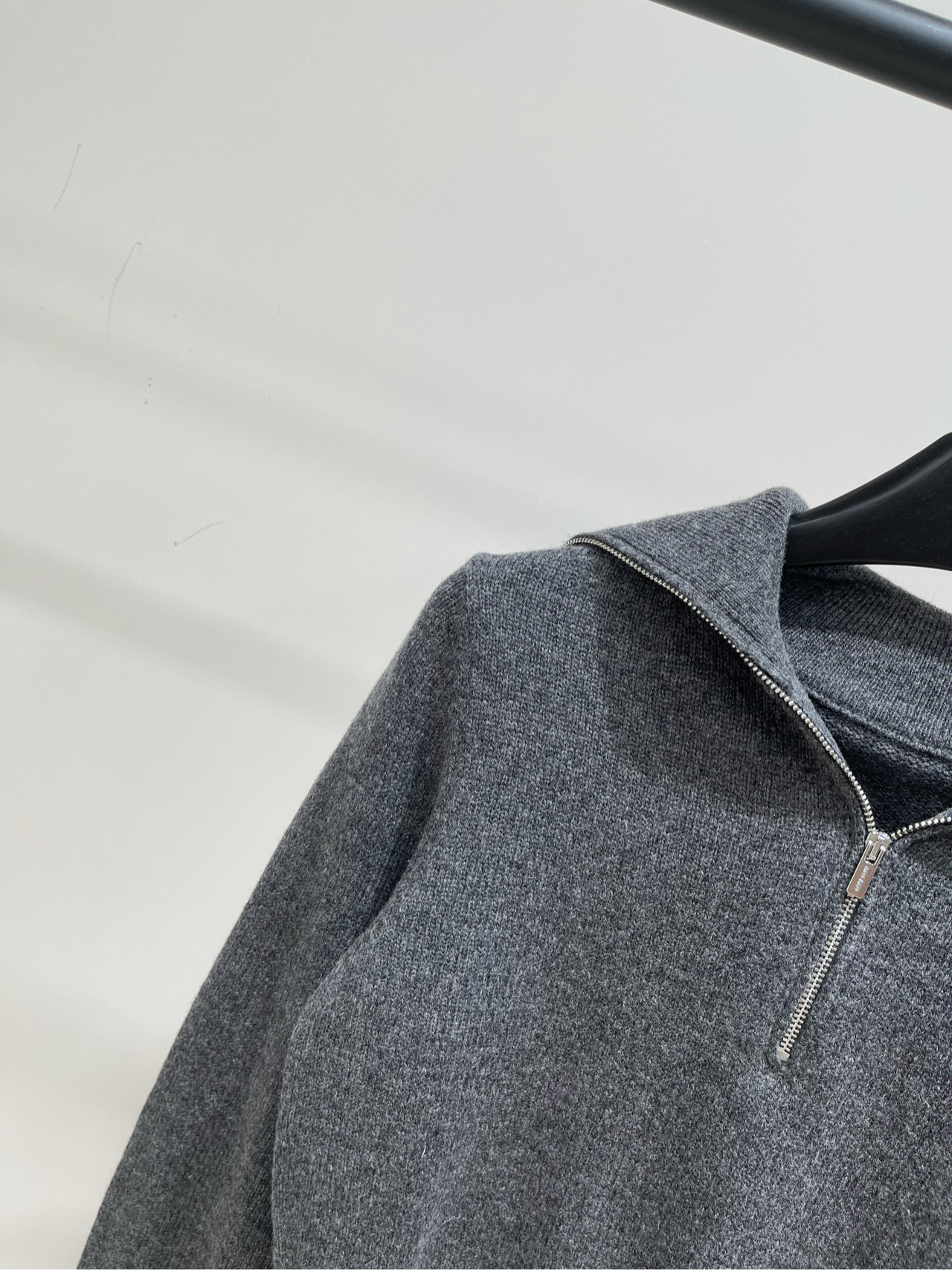 【M气质灰半拉链海军领长袖毛衣】🔺，面料：羊毛混纺颜色：气质灰𝐌𝐈*｜半拉链毛衣25SS早秋新款上新！精