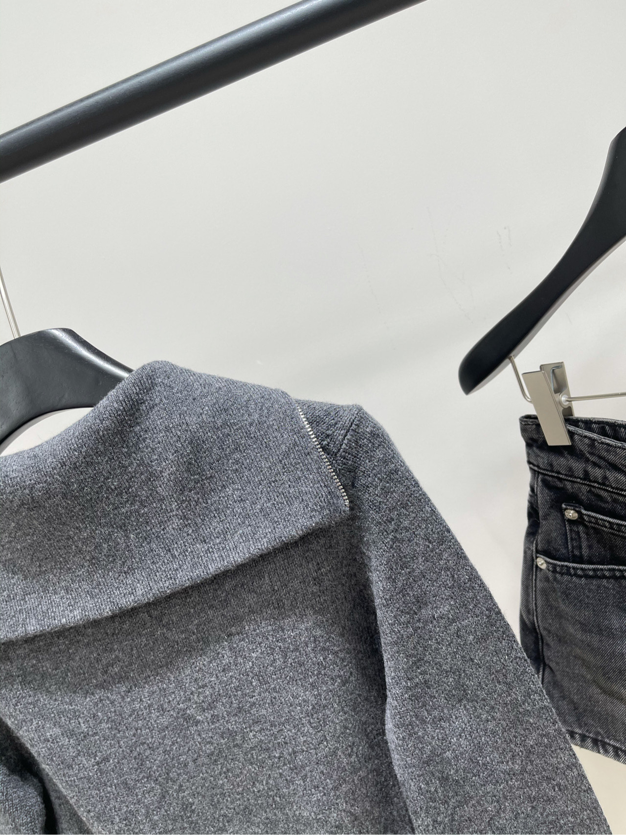 【M气质灰半拉链海军领长袖毛衣】🔺，面料：羊毛混纺颜色：气质灰𝐌𝐈*｜半拉链毛衣25SS早秋新款上新！精