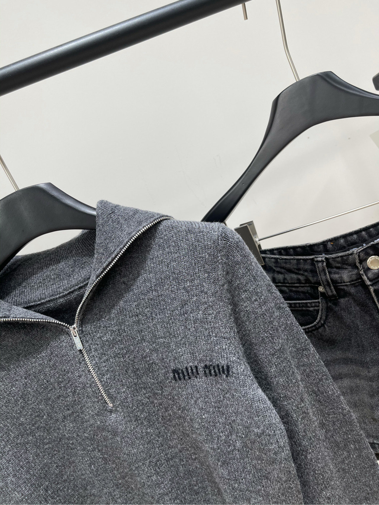 【M气质灰半拉链海军领长袖毛衣】🔺，面料：羊毛混纺颜色：气质灰𝐌𝐈*｜半拉链毛衣25SS早秋新款上新！精