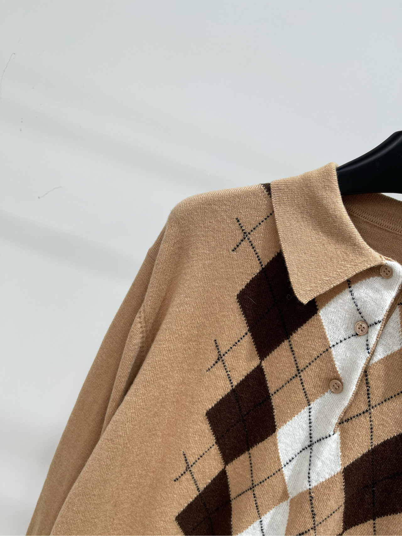 【M奶茶色菱格polo长袖毛衣】🔺，面料：羊毛羊绒混纺颜色：奶茶色𝐌𝐈𝐔 𝐌𝐈*｜菱格polo针织衫25