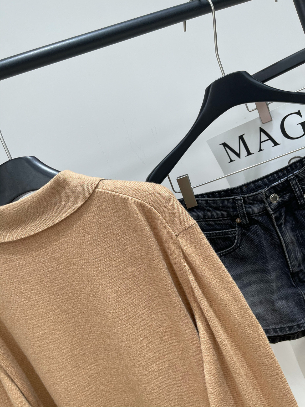 【M奶茶色菱格polo长袖毛衣】🔺，面料：羊毛羊绒混纺颜色：奶茶色𝐌𝐈𝐔 𝐌𝐈*｜菱格polo针织衫25