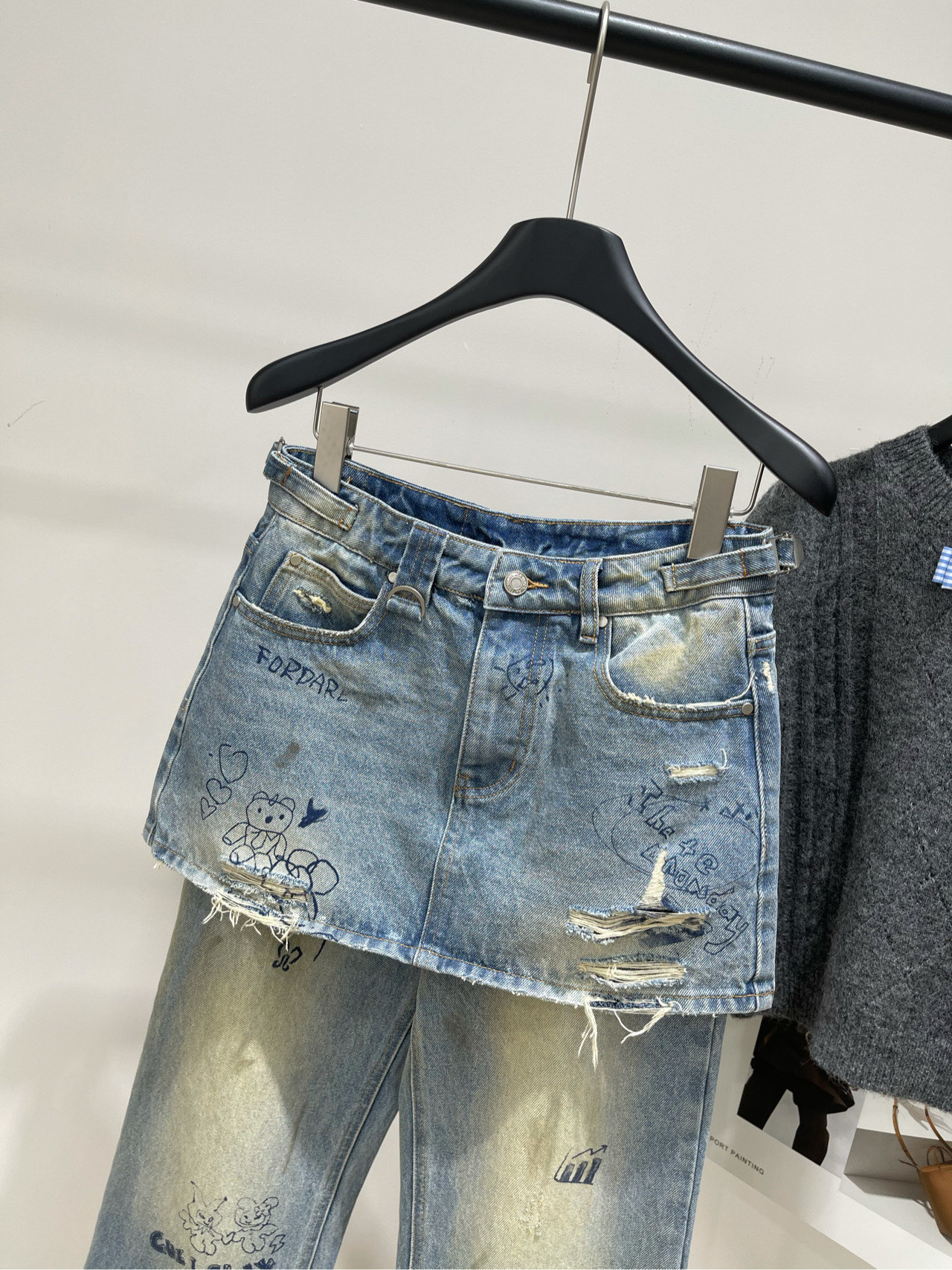 【FOR趣味涂鸦屁帘牛仔长裤】🔺，面料：牛仔棉颜色：蓝色FORDARE 25AW 趣味圆珠笔涂鸦假两件水