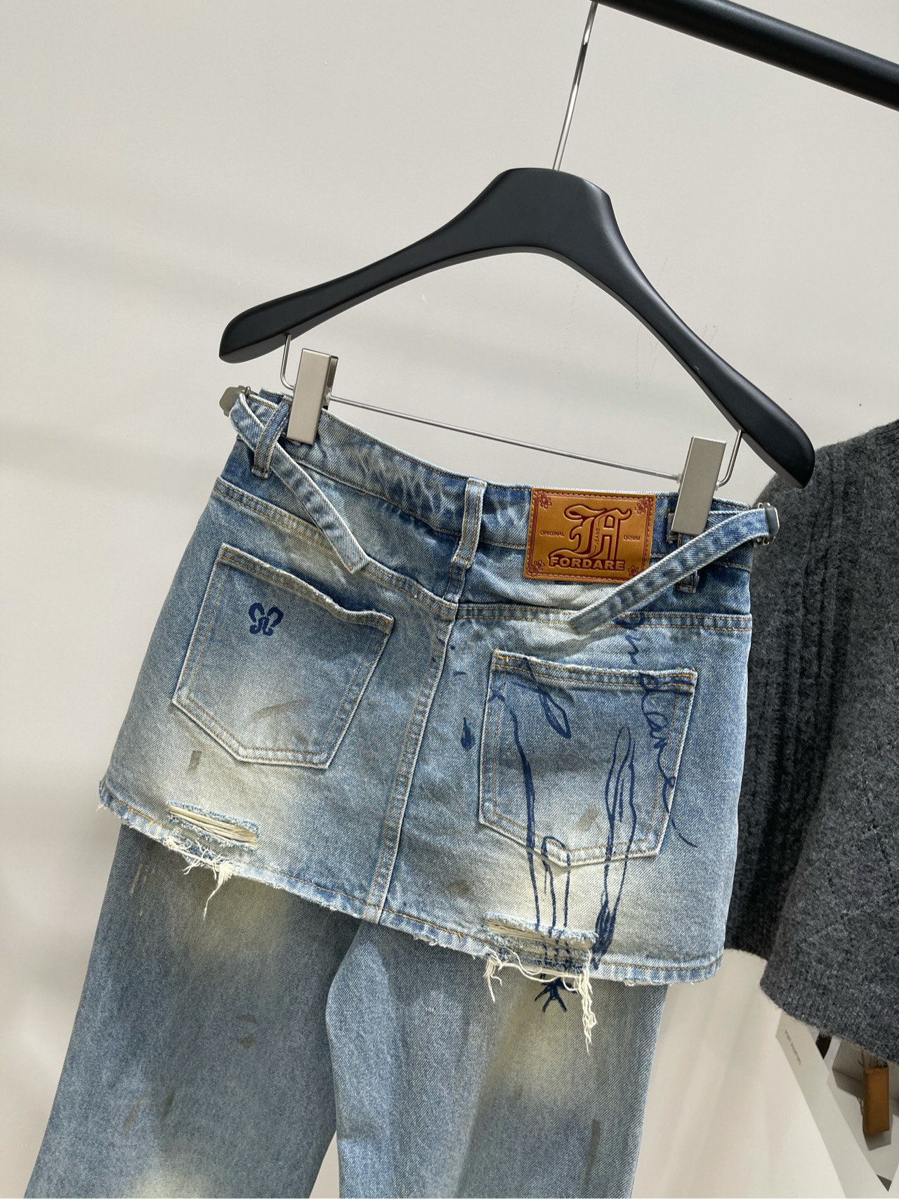 【FOR趣味涂鸦屁帘牛仔长裤】🔺，面料：牛仔棉颜色：蓝色FORDARE 25AW 趣味圆珠笔涂鸦假两件水