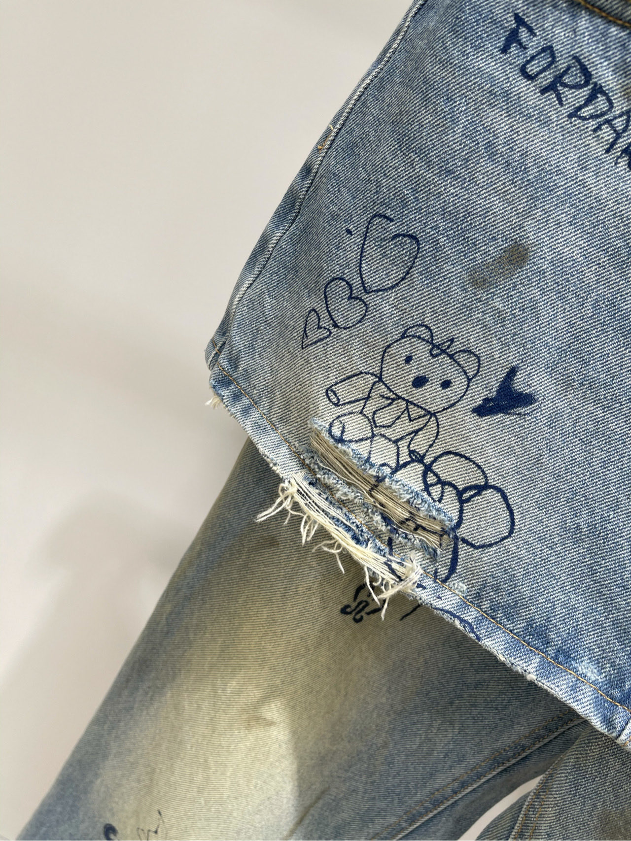 【FOR趣味涂鸦屁帘牛仔长裤】🔺，面料：牛仔棉颜色：蓝色FORDARE 25AW 趣味圆珠笔涂鸦假两件水