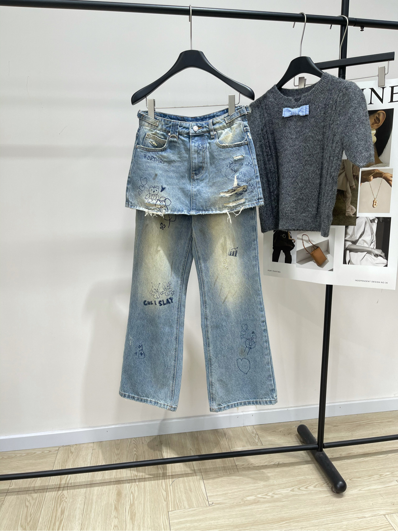 NO:490253,[FOR Fun Graffiti Curtain Jeans Trousers], fabric denim cotton, color blue, FORDARE 25AW Fun Ballpoint Pen Graffiti Fake Two-piece Washed Denim Skirts, Trousers!  Come and take a look at this interesting ballpoint pen graffiti fake two-piece wash denim skirt pants~ Pure cotton material, skin-friendly and breathable, as comfortable as being wrapped in soft clouds. Washed and old denim fabric has a retro tone. The ballpoint pen graffiti pattern on it adds a lot of liveliness to the whole, and the street style is directly full. The design of the fake two-piece is very ingenious. The shape of the flat curtain skirt makes the outfit layered up. Whether it is matched with a simple T-shirt or a top with a little design, it is very outstanding. It can easily create a personality and eye-catching look. When you go out on the street or go shopping with friends, it is absolutely right to wear it~ Flat size S waist 68, hip 96, trouser length 106 M waist 72, hip 100, trouser length 107 L waist 76, hip 104, trouser length 108  Manual measurement will have 2~3cm errors within the normal range, skirts, tees, t-shirt, alexander wang19860909【FOR趣味涂鸦屁帘牛仔长裤】 ,面料牛仔棉 颜色蓝色 FORDARE 25AW 趣味圆珠笔涂鸦假两件水洗牛仔屁帘裙裤 宝子们！快来瞅这条趣味圆珠笔涂鸦假两件水洗牛仔屁帘裙裤～ 纯棉的材质,上身亲肤又透气 就像被软乎乎的云朵包裹住一样舒服 水洗做旧的牛仔面料,自带复古腔调 上面的圆珠笔涂鸦图案 又给整体增添了不少活泼感,街头风直接拉满 假两件的设计很有巧思,屁帘裙的造型 让穿搭层次感upup,不管是搭配简约的T恤 还是有点设计感的上衣,都很出挑 轻松就能打造出个性又吸睛的look 日常出街或者和朋友逛gai,穿它准没错～ 平铺尺码 S腰围68,臀围96,裤长106 M腰围72,臀围100,裤长107 L腰围76,臀围104,裤长108 手工测量会有2~3cm误差属于正常范围,,skirts,tees，t-shirt,alexander wang,Women's clothing