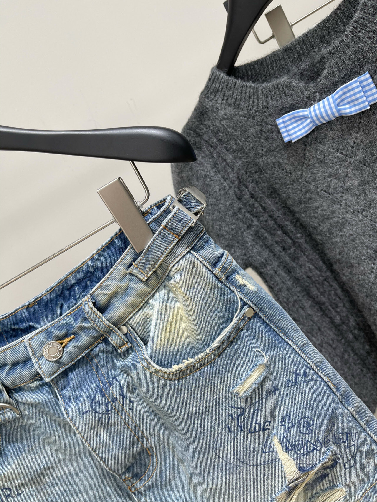 【FOR趣味涂鸦屁帘牛仔长裤】🔺，面料：牛仔棉颜色：蓝色FORDARE 25AW 趣味圆珠笔涂鸦假两件水