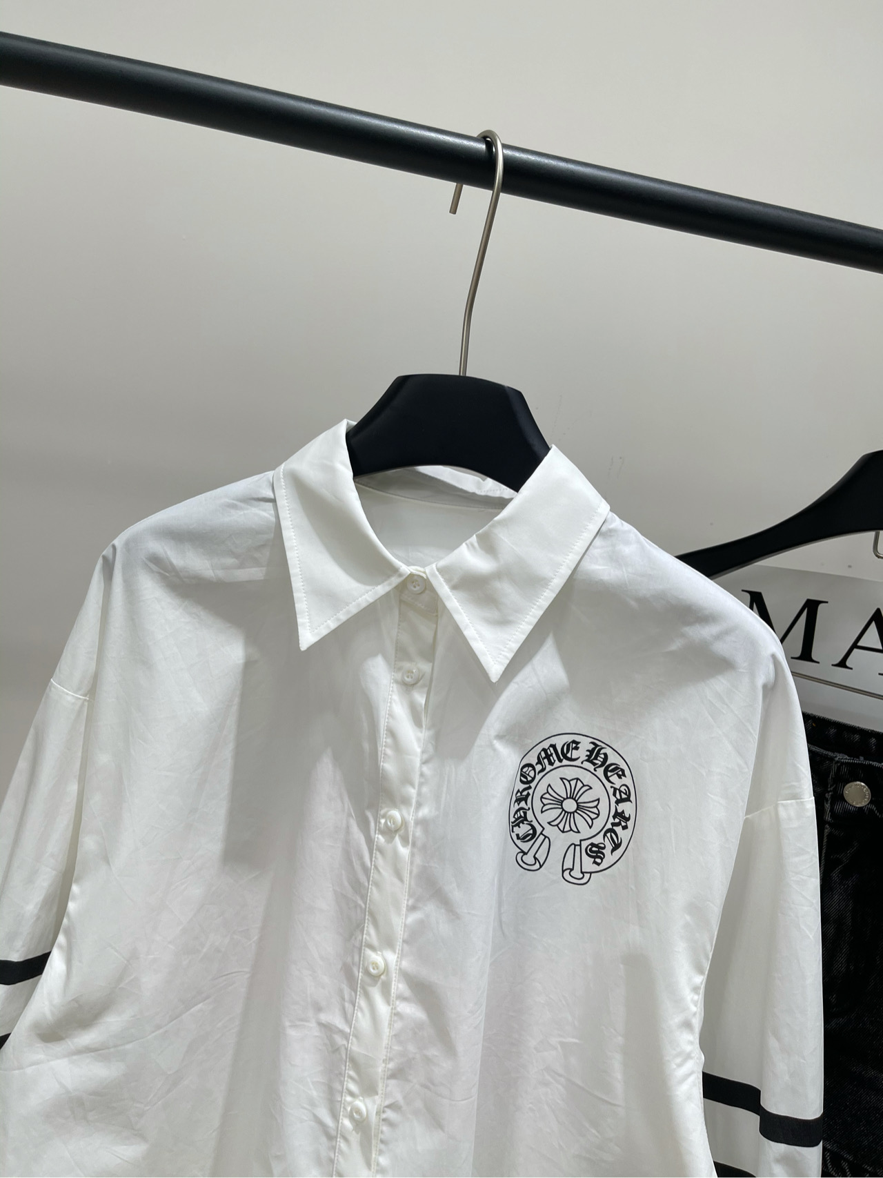 【克罗心国旗印花宽松衬衫】🔺，面料：棉颜色：白色𝐂𝐡𝐫𝐨𝐦𝐞 𝐇𝐞𝐚𝐫𝐭*｜克罗心国旗印花衬衫25SS早