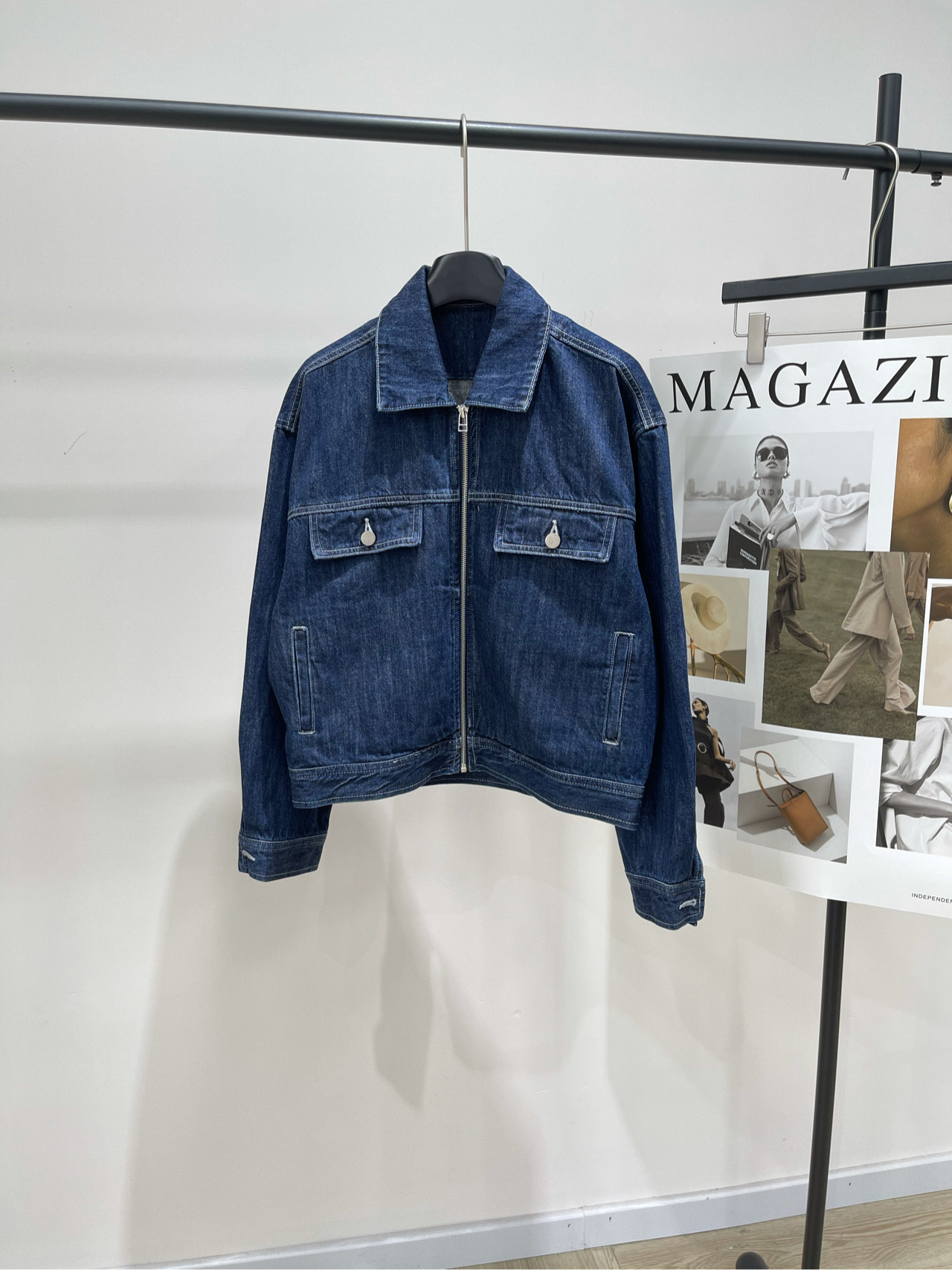 NO:490233,[Ash Dark Blue Original Zipper Denim Jacket], fabric denim cotton, dark blue color AIM SH classic short casual pocket original color denim jacket, who knows, this jacket is really amazing!  This denim suit has a cool and cool feeling. Wearing it like this on the street every day, the fashionable feeling is steady. The turnover rate is directly overwhelming when walking on the road. Flat sizes: S shoulder width 51, bust 114, length 56, sleeve length 53 M shoulder width 52, bust 118, length 57, sleeve length 54 L shoulder width 53, bust 122, length 58, sleeve length 55. There will be 2~3cm errors in manual measurements, belong to the normal range,, jackets & coats, jackets & coats, alexander wang19860909【Ash深蓝原色拉链牛仔外套】 ,面料牛仔棉 颜色深蓝 AIM SH经典短款休闲口袋原色牛仔外套夹克 谁懂啊、这件外套真的好绝！ 这套牛仔套装把辣酷感拉满了 日常出街这么穿,时髦感稳稳拿捏 走在路上回头率直接爆表 平铺尺码 S肩宽51,胸围114,衣长56,袖长53 M肩宽52,胸围118,衣长57,袖长54 L肩宽53,胸围122,衣长58,袖长55 手工测量会有2~3cm误差属于正常范围,,jackets & coats,jackets & coats,alexander wang,Women's clothing