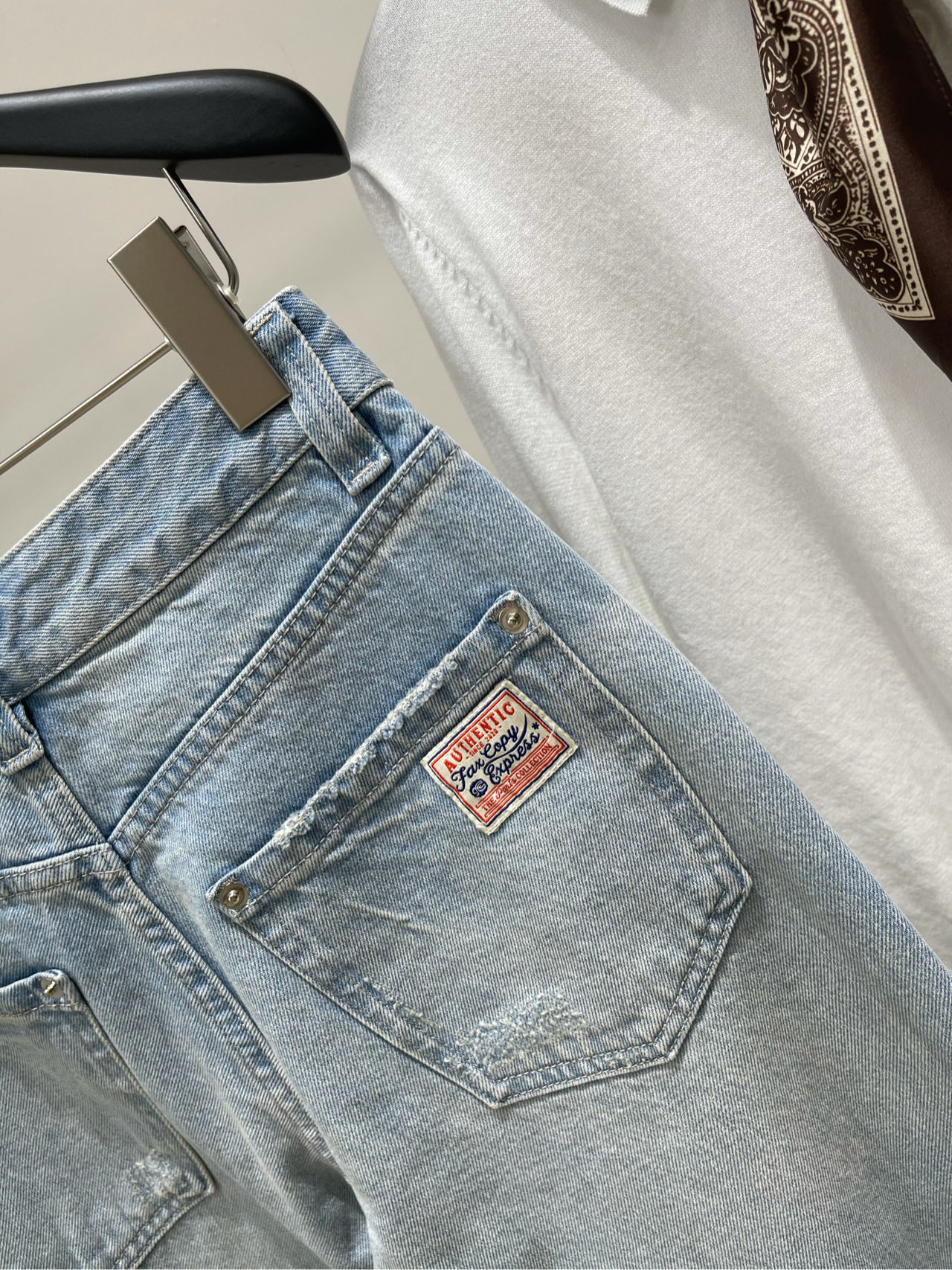 【欧阳娜娜浅蓝猫须牛仔裤】🔺，面料：牛仔棉颜色：浅蓝FAX COPY EXPRESS* · 浅蓝水洗鬼爪