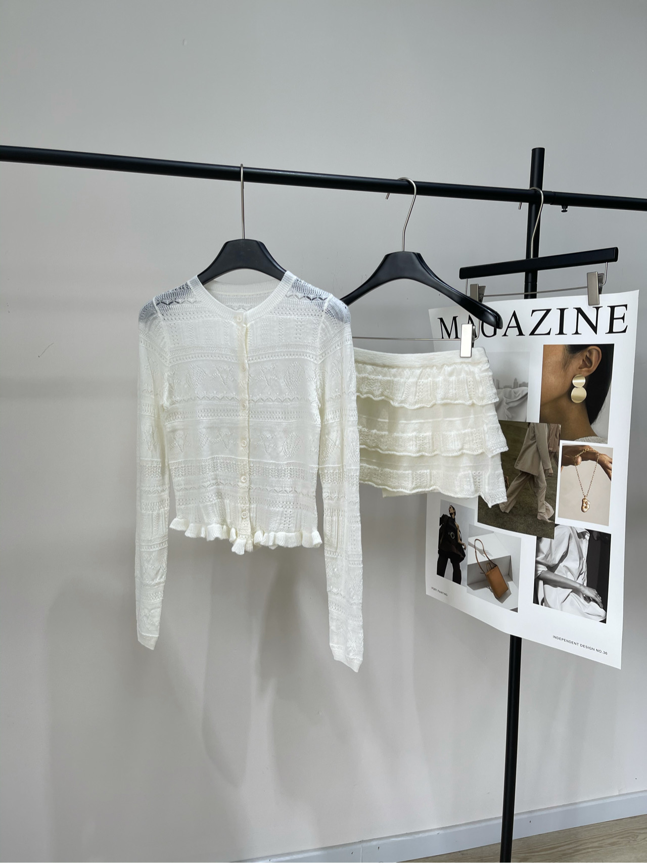 NO:497039,Cardigan, Skirt P【DF White Lace Hollow Cardigan + Cake Short Skirt】 ., Fabric Merino Wool Color White DRAGONFACE Island Crochet Cardigan Layer Short Skirt Wool Starfish and Shell Element Hollow Series Very suitable for vacation, delicate and soft wool fabric~ The whole piece of clothing is gentle, recommended to put in a two-piece set Cardigan Flat Size S Shoulder Width 32, Bust 74 Elasticity, Clothes Length 44, Sleeve Length 68 M Shoulder Width 33, Bust 78 Elasticity, Clothes Length 45, Sleeve Length 69 L Shoulder Width 34, Bust 82 Elasticity, Clothes Length 46, Sleeve Length 70 Skirt Flat Size with Anti-Exposed Lining S Waist 66 Elasticity, Hip 76 Elasticity, Skirt 27 M Waist 70 Elasticity, Hip 80 Elasticity, Skirt 28  L waist circumference 74 elasticity, hip circumference 84 elasticity, skirt length 29. Manual measurement will have 2~3cm errors within the normal range, skirts, alexander wang19860909开衫, 半裙P【DF白色花边镂空开衫+蛋糕短裙】 .,面料美丽诺羊毛 颜色白色 DRAGONFACE海岛钩花开衫层叠短裙绵羊毛 海星、贝壳元素镂空系列 太适合度假了,细腻柔软的羊毛面料～ 整件衣服都温柔起来,推荐两件套一套入 开衫平铺尺码 S肩宽32,胸围74弹力,衣长44,袖长68 M肩宽33,胸围78弹力,衣长45,袖长69 L肩宽34,胸围82弹力,衣长46,袖长70 半裙平铺尺码有防走光内衬 S腰围66弹力,臀围76弹力,裙长27 M腰围70弹力,臀围80弹力,裙长28 L腰围74弹力,臀围84弹力,裙长29 手工测量会有2~3cm误差属于正常范围,,skirts,alexander wang,Women's clothing