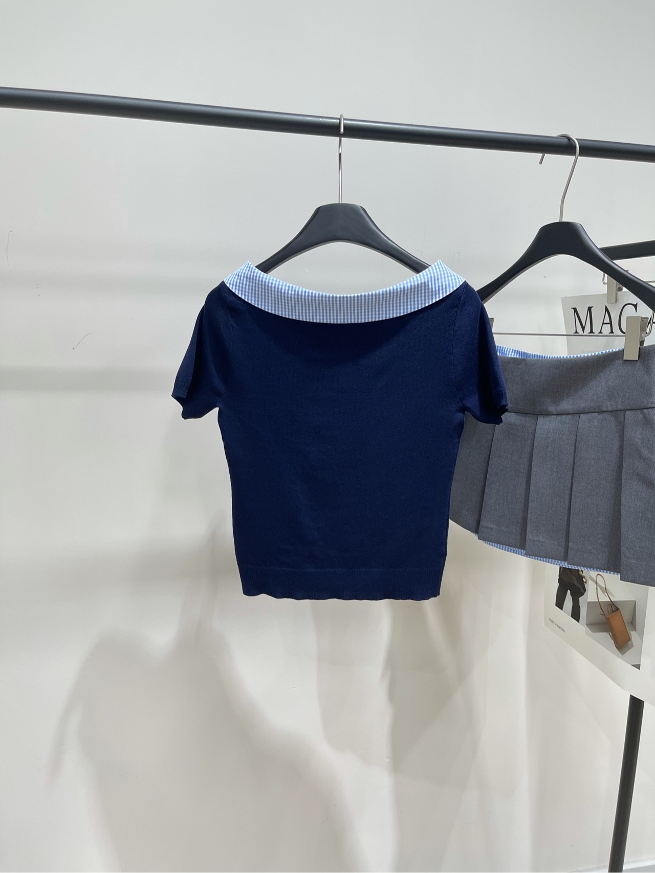 【Her蓝格娃娃领藏蓝针织短袖】🔺，面料：棉混纺 颜色：藏蓝色HERLIAN精致俏皮学院千金miu系高智