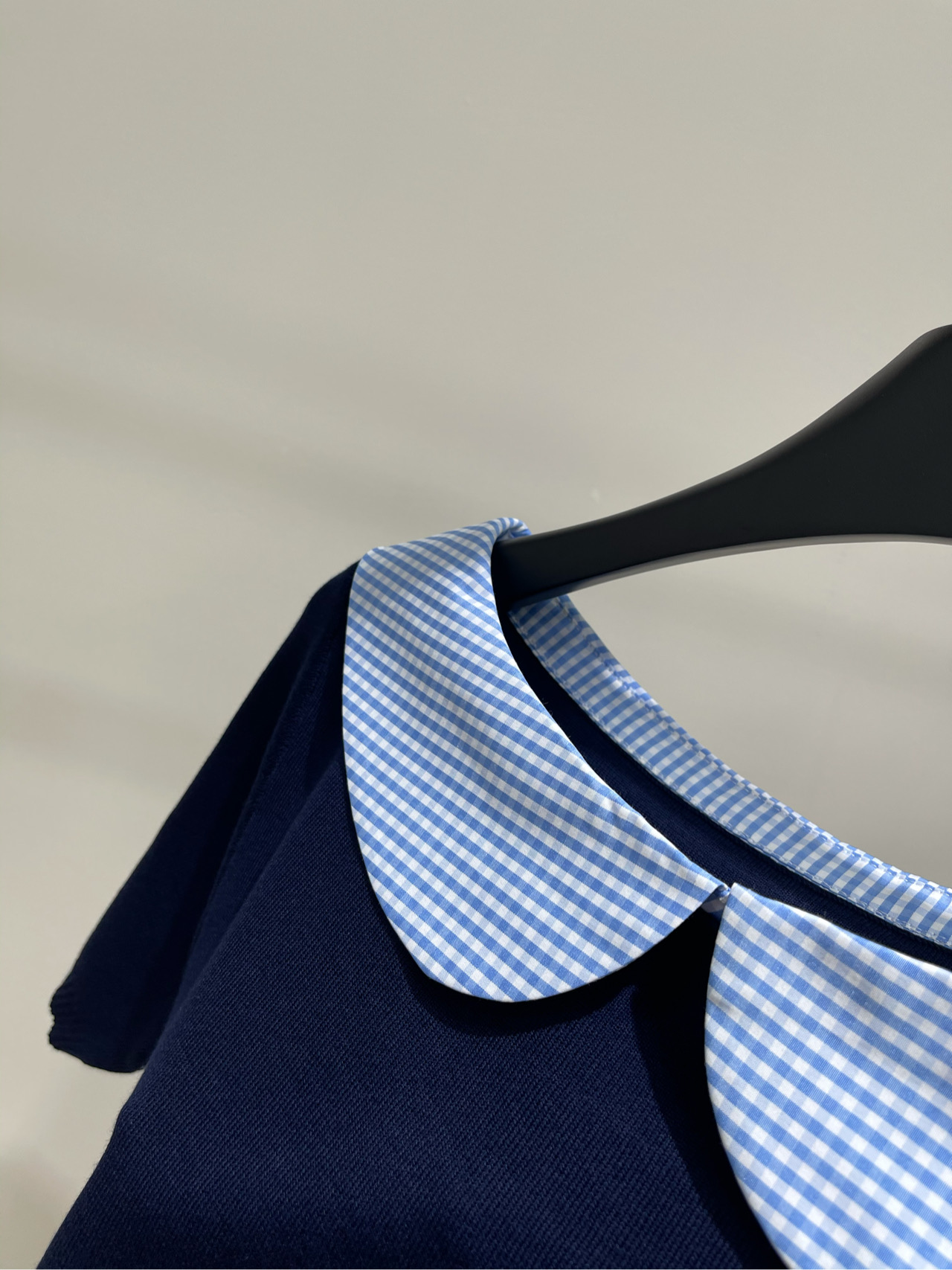 【Her蓝格娃娃领藏蓝针织短袖】🔺，面料：棉混纺 颜色：藏蓝色HERLIAN精致俏皮学院千金miu系高智