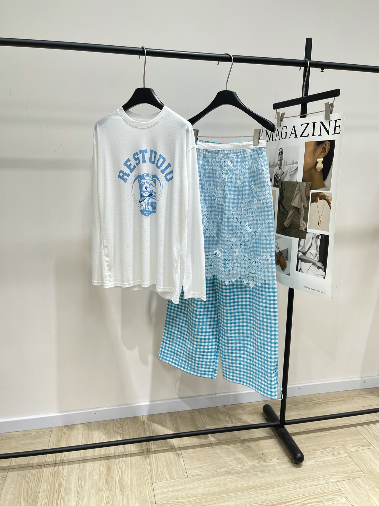 NO:497014,T-shirt, pants P【RE pet printed long-sleeved T+lace blue trousers】 @, fabric T-shirt laiser cotton, pants lace + polyester Change a long-sleeved autumn ’ revan ootd Daily outfit Put the color of the sky on the sweet girl style Dopamine style Young and energetic outfit Autumn long-sleeved t-shirt Start autumn with outfit White pet printed base long-sleeved T-shirt Blue print visually bright eye-catching craftsmanship enhances the overall texture Matching with lace hem adds a sense of fashion Recommended one set ~Read a set T-shirt t-shirt t-shirt t-shirt t-shirt t-shirt t-shirt t-shirt t-shirt t-shirt t-shirt t-shirt t-shirt t-shirt t-shirt t-shirt t-shirt S shoulder width 51, bust 104, bust 66, sleeve length 56 M shoulder width 52, bust 67, sleeve length 57 L shoulder width 53, bust 112, bust 68, sleeve length 58 trousers flat size  S waist circumference 62 elasticity, hip circumference 104, trouser length 101 M waist circumference 66 elasticity, hip circumference, trouser length 102 L waist circumference 70 elasticity, hip circumference 112, trouser length 103 Manual measurement will have 2~3cm errors within the normal range, tees, t-shirt, alexander wang19860909T恤, 裤子P【RE宠物印花长袖T+蕾丝蓝格长裤】 @, 面料T恤莱赛尔棉,裤子蕾丝+涤纶 换个长袖过秋天 ’   revan芮范 ootd每日穿搭 把天空的颜色穿上 多巴胺甜妹风 年轻活力穿搭 秋季长袖 不一样的秋衣 长袖t恤 用穿搭开启秋天 白色宠物印花打底长袖T恤 蓝色印花视觉明朗吸睛工艺叠加提升了整体的质感 搭配蕾丝下摆增加时髦感 推荐一套入～自留推荐 T恤平铺尺码 S肩宽51,胸围104,衣长66,袖长56 M肩宽52,胸围,衣长67,袖长57 L肩宽53,胸围112,衣长68,袖长58 长裤平铺尺码 S腰围62弹力,臀围104,裤长101 M腰围66弹力,臀围,裤长102 L腰围70弹力,臀围112,裤长103 手工测量会有2~3cm误差属于正常范围,,tees，t-shirt,alexander wang,Women's clothing