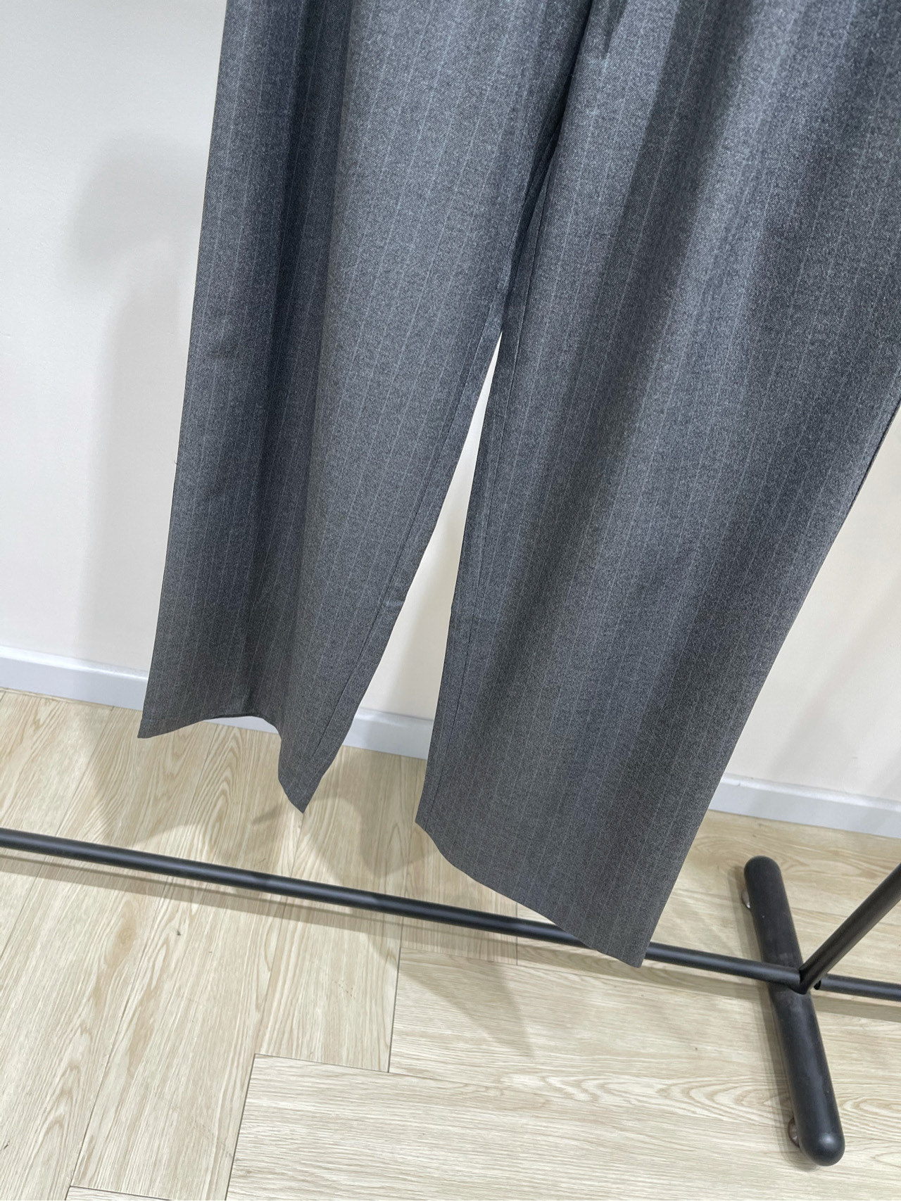 【M棕边灰竖条纹西装长裤】🔺，面料：精纺人棉颜色：灰色🆕Miumi* 25Fw早秋新款 知性分子学院风直