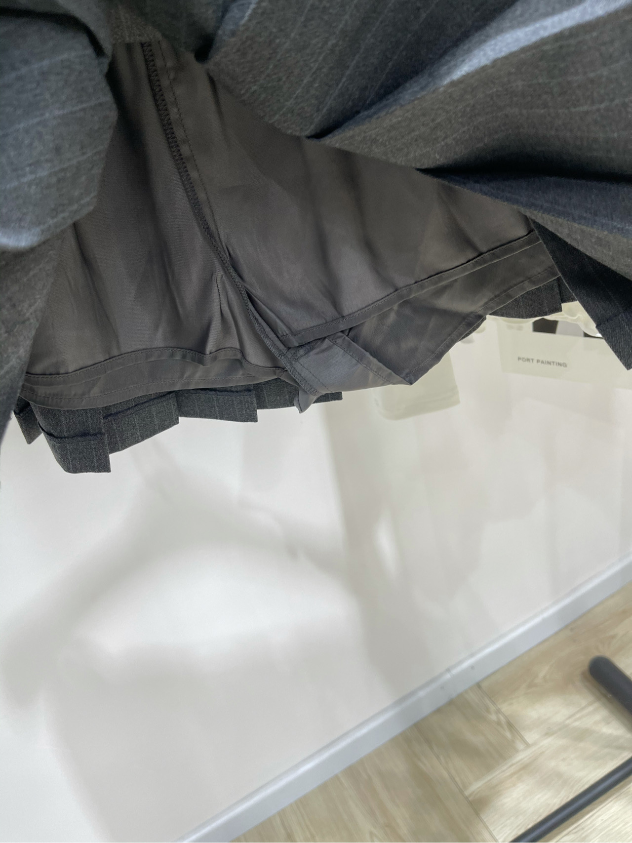 【M棕边灰细条纹百褶短裙】🔺，面料：精纺人棉颜色：灰色𝐌𝐈𝐔 𝐌𝐈*｜运动外套+百褶半裙套装25SS早秋