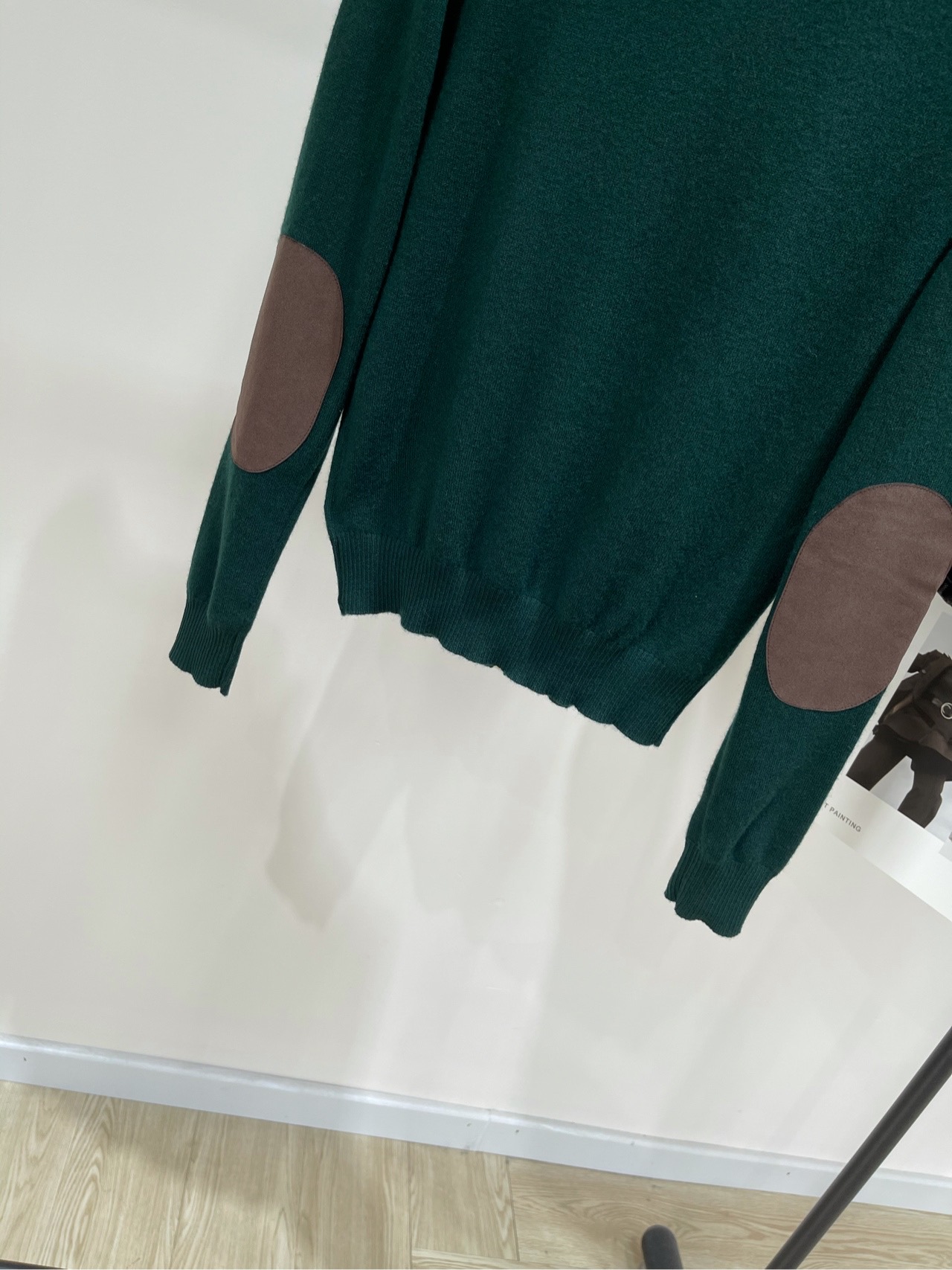 【M墨绿补丁羊绒立领拉链开衫】🔺，面料：羊绒混纺颜色：墨绿𝐌𝐈𝐔 𝐌𝐈*｜羊绒和皮革拉链立领开衫25SS