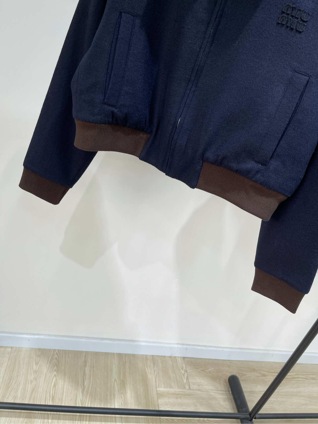 【M藏蓝色咖领夹棉毛呢短夹克】🔺，面料：毛呢+棉颜色：藏蓝🆕Miumi* 25Fw早秋新款 灯芯绒翻领羊