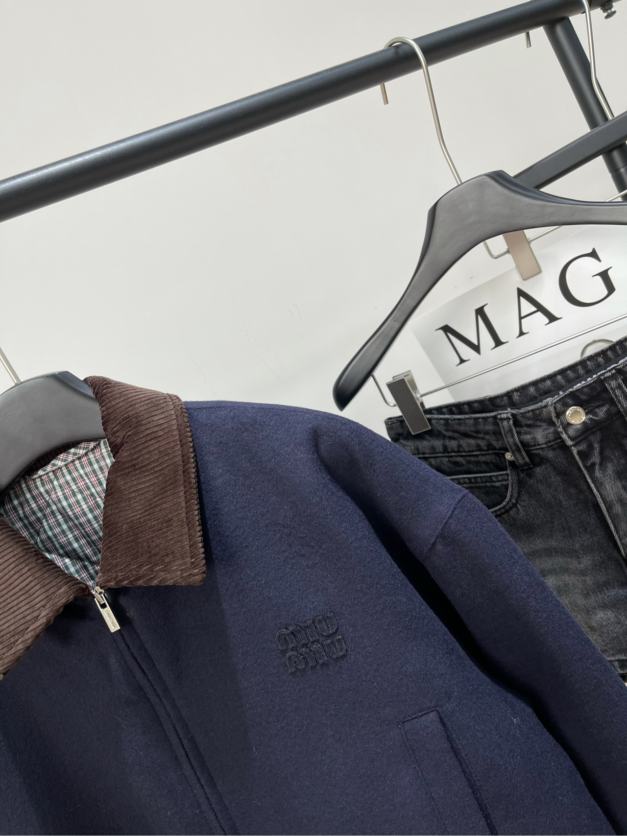 【M藏蓝色咖领夹棉毛呢短夹克】🔺，面料：毛呢+棉颜色：藏蓝🆕Miumi* 25Fw早秋新款 灯芯绒翻领羊