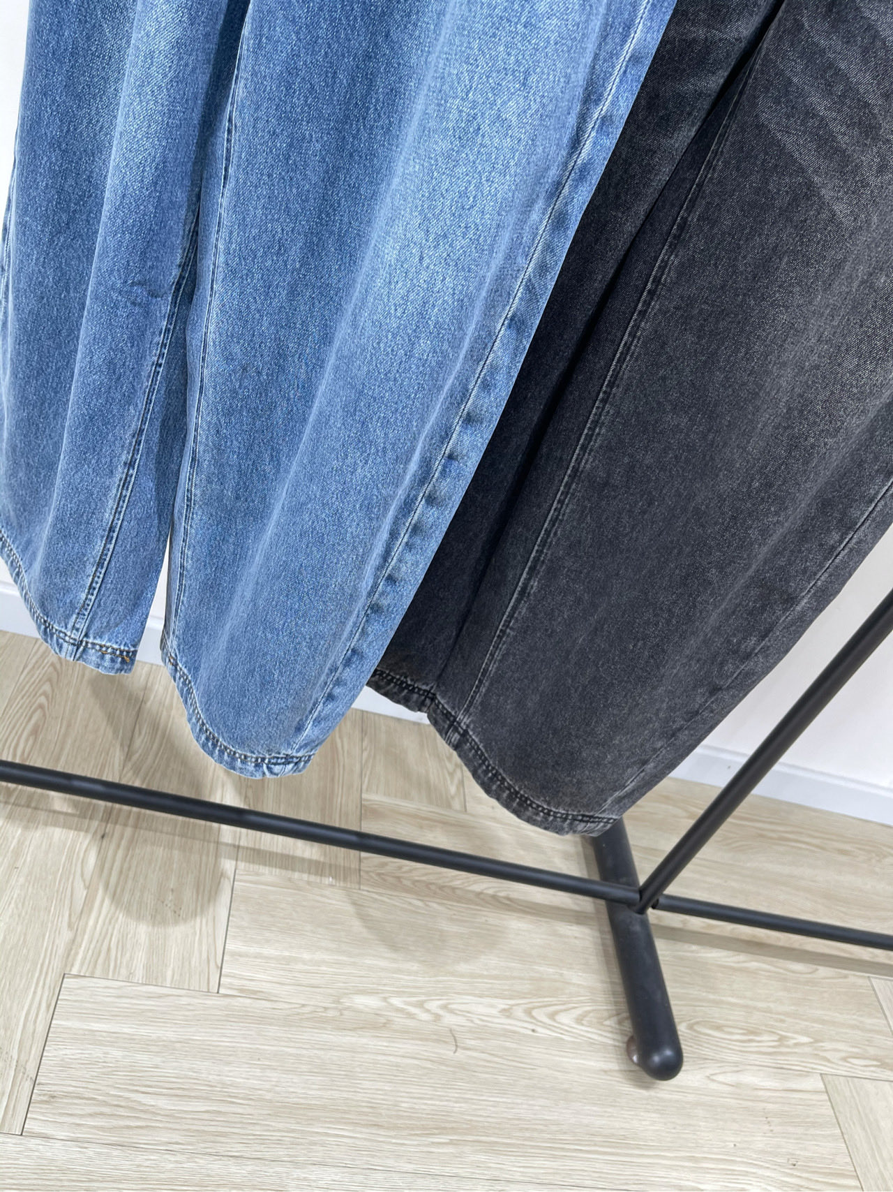 【大王抽绳浮雕字母廓形牛仔长裤】🔺，面料：牛仔棉颜色：蓝色、黑色𝐚𝐥𝐞𝐱𝐚𝐧𝐝*𝐰𝐚𝐧*| 大王松紧腰牛