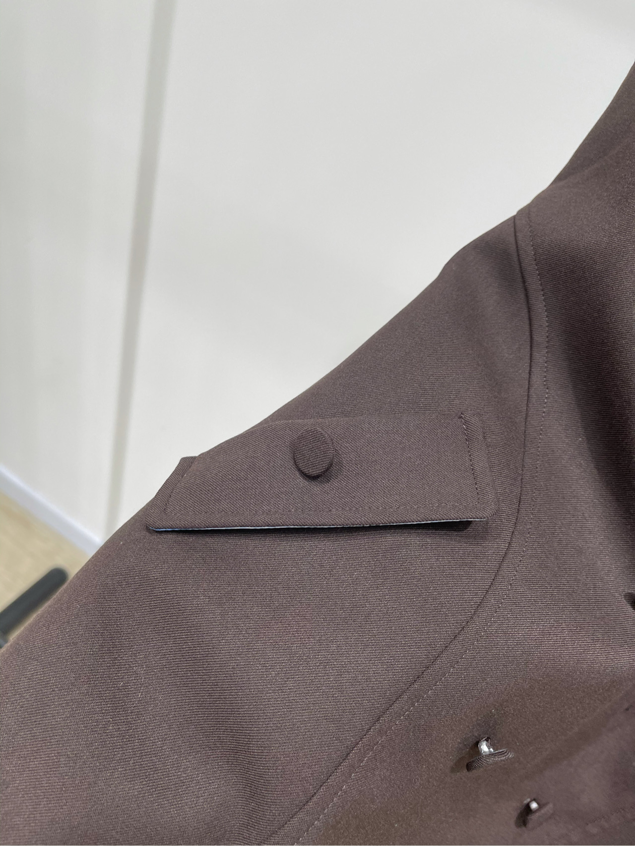 【her咖色纽扣U领背心裙】🔺，面料：精纺羊毛+聚酯纤维颜色：咖色HERLIAN | 25AW早秋上新🆕