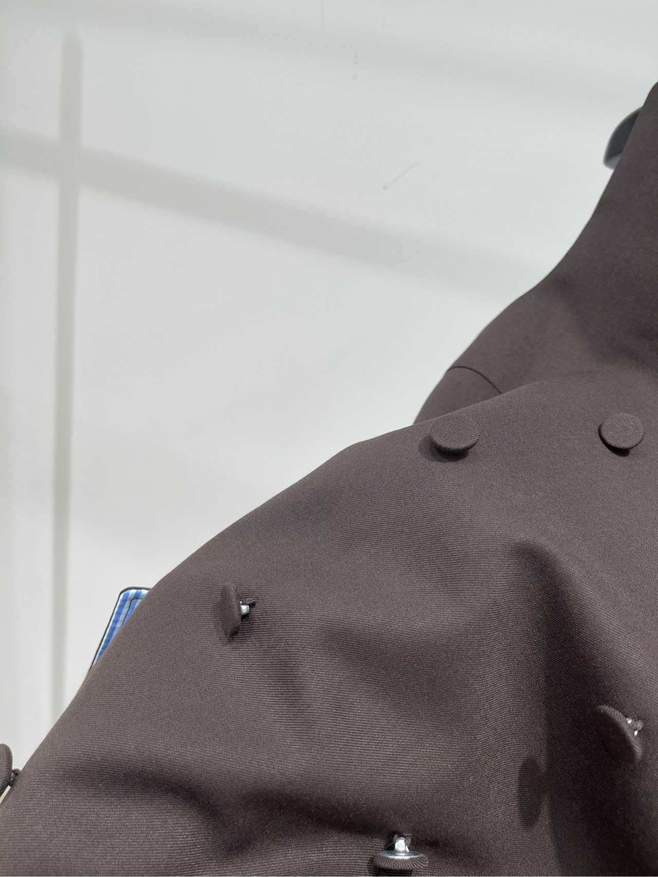 【her咖色纽扣U领背心裙】🔺，面料：精纺羊毛+聚酯纤维颜色：咖色HERLIAN | 25AW早秋上新🆕