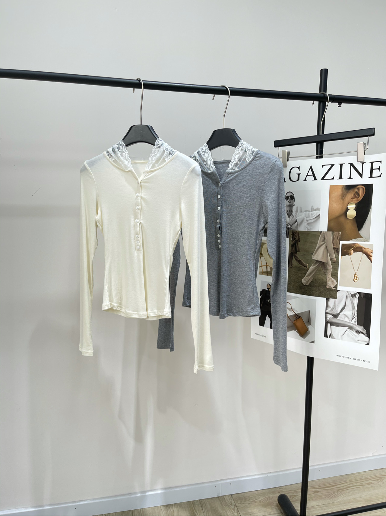 【小众蕾丝连帽纽扣弹力长袖T】🔺，面料：天丝羊毛+蕾丝颜色：灰色、米白天丝蕾丝连帽防晒服上身轻松有型自然