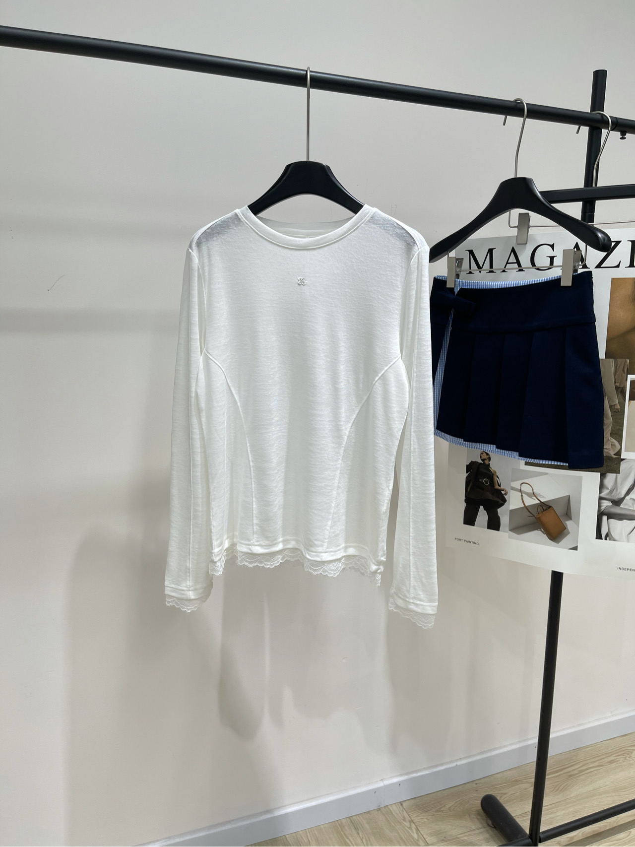 NO:503793,【Her White Lace Striped Perspective Long Sleeve T】, Fabric Lace + Lace Color White HERLIAN Lace Spliced ​​Light Skirt Hem Romantic Lace Striped ~ A light and transparent can be used as a sunscreen shirt, air conditioning shirt, fabric is light and breathable and comfortable HERLIAN girlish outfit Designer's early autumn outfit lazy T-shirt outfit Flat size S shoulder width 42, bust 100, 58, sleeve length 64 M shoulder width 43, bust 104, 59, sleeve length 65 L shoulder width 44, bust 108, 60, sleeve length 66 Manual measurement will have 2~3cm errors within the normal range, tees, t-shirt, alexander wang19860909【Her白色蕾丝边拼接透视长袖T】 ,面料莱赛尔+蕾丝 颜色白色 HERLIAN 蕾丝拼接轻薄罩衫 下摆浪漫蕾丝边拼接～ 微透可以当防晒衫空调衫穿 面料轻薄透气很舒服 HERLIAN少女感穿搭 设计师款早秋穿搭慵懒感T恤穿搭 平铺尺码 S肩宽42,胸围100,衣长58,袖长64 M肩宽43,胸围104,衣长59,袖长65 L肩宽44,胸围108,衣长60,袖长66 手工测量会有2~3cm误差属于正常范围,,tees，t-shirt,alexander wang,Women's clothing