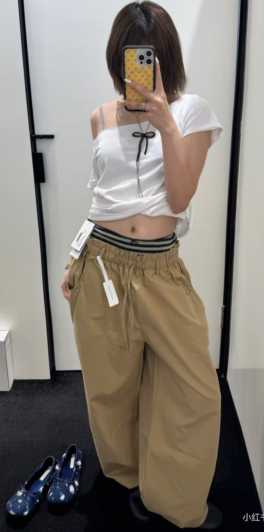 NO:503799,The fabric is high-woven cotton-like blended, draped and crisp, loose wide-leg style + three-dimensional workmanship pocket, practical and styled. The lace and embellished bows at the waist are all those who wear them in detail, and only then can we understand this trick., alexander wang19860909面料高织棉感混纺,垂坠又挺括,宽松阔腿版型＋立体工装口袋,实用和风格一个不落.腰间花边和点缀的蝴蝶结都是我们细节彩蛋穿它的人,才懂这份小心机.,,alexander wang,Women's clothing