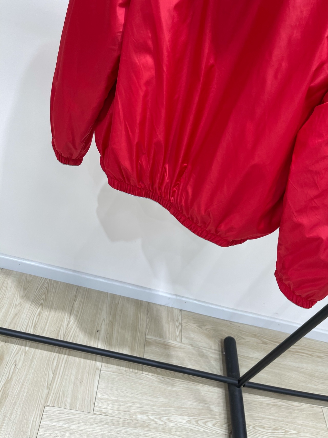 【M红色双面穿连帽运动风衣外套】🔺，面料：棉+再生锦纶颜色：红色𝐌𝐈𝐔 𝐌𝐈*｜双面穿连帽外套25SS秋