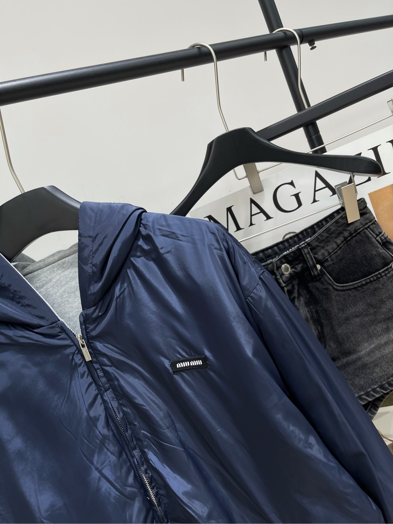 【M藏蓝双面穿连帽运动风衣外套】🔺，面料：棉+再生锦纶颜色：藏蓝𝐌𝐈𝐔 𝐌𝐈*｜双面穿连帽外套25SS秋