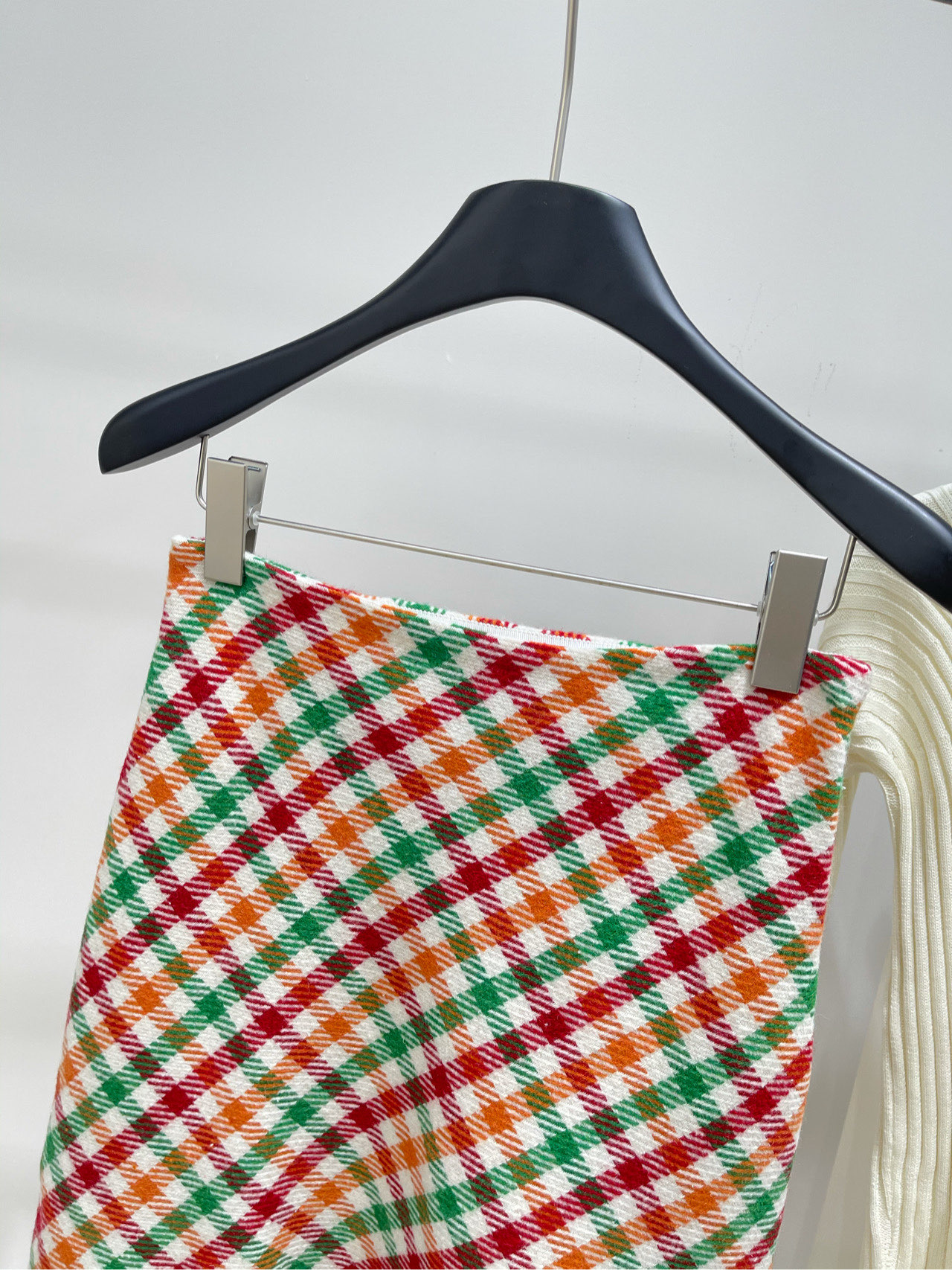 【M红绿彩格粗花呢中长半裙】🔺，面料：羊毛粗花呢 颜色：红绿彩格秋冬甜酷女孩必备！MIU秀款羊毛格纹半身