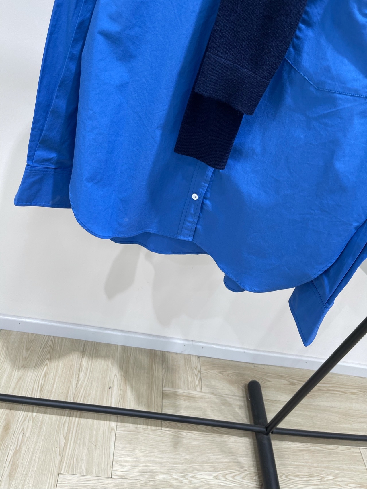 【Ann宝蓝色披肩蝴蝶刺绣中长衬衫】🔺，面料：棉+羊毛颜色：宝蓝色ANN ANDELMAN超爱的一款衬衫