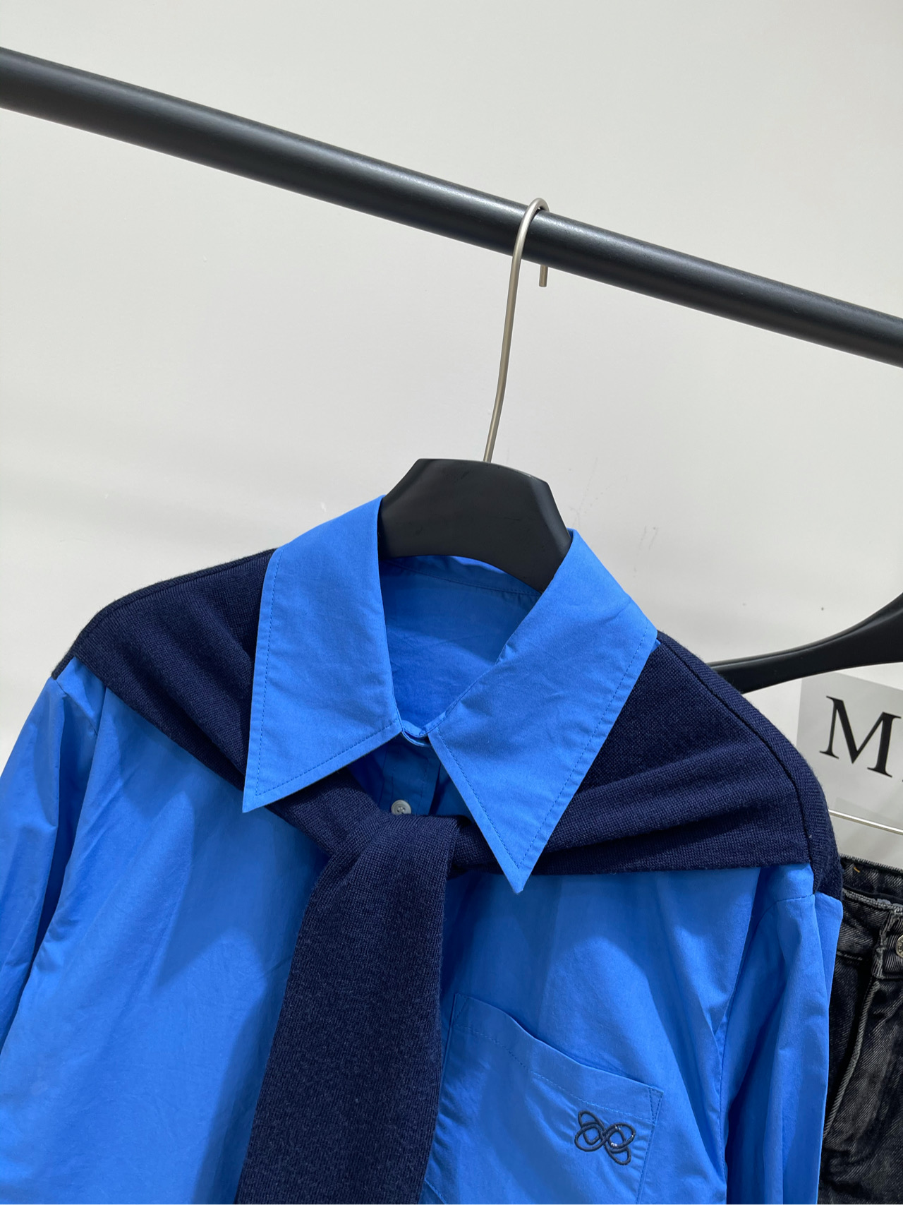 【Ann宝蓝色披肩蝴蝶刺绣中长衬衫】🔺，面料：棉+羊毛颜色：宝蓝色ANN ANDELMAN超爱的一款衬衫