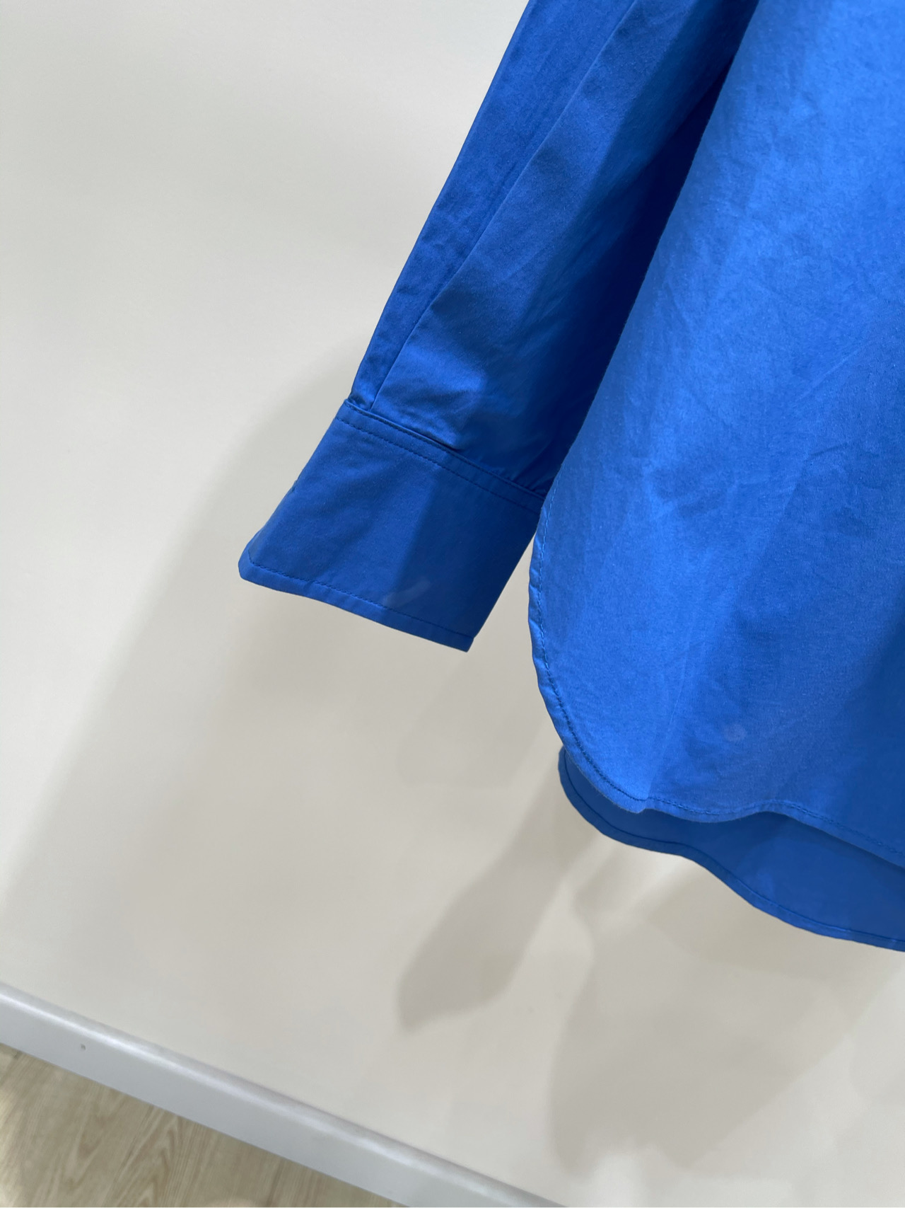 【Ann宝蓝色披肩蝴蝶刺绣中长衬衫】🔺，面料：棉+羊毛颜色：宝蓝色ANN ANDELMAN超爱的一款衬衫