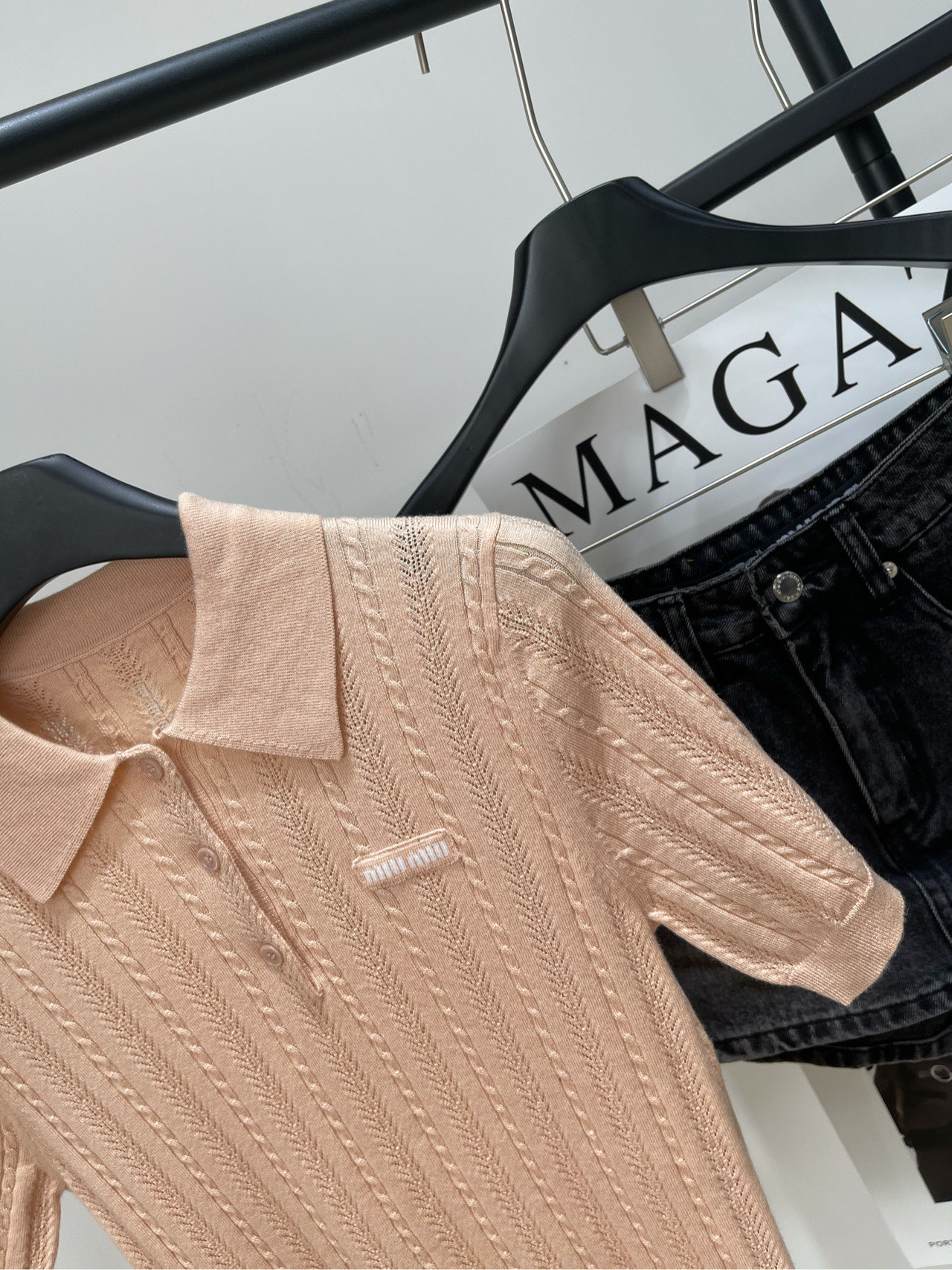 【M橘粉色镂空polo针织短袖】🔺，面料：羊毛混纺颜色：橘粉色𝐌𝐈𝐔 𝐌𝐈*｜短袖Polo毛衣25SS秋