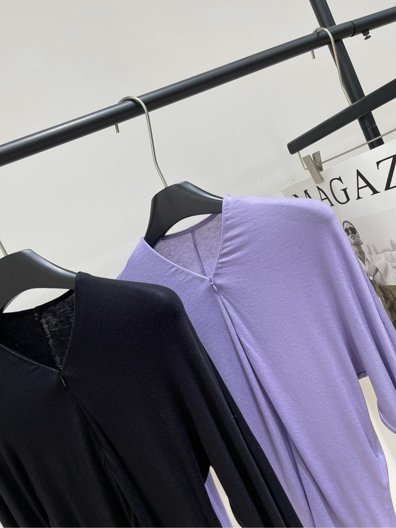 【RA蝙蝠侠拉链V领薄开衫】🔺，面料：莱赛尔羊毛 颜色：紫色、黑色RARE针织薄开衫包容身形的宽松版型品