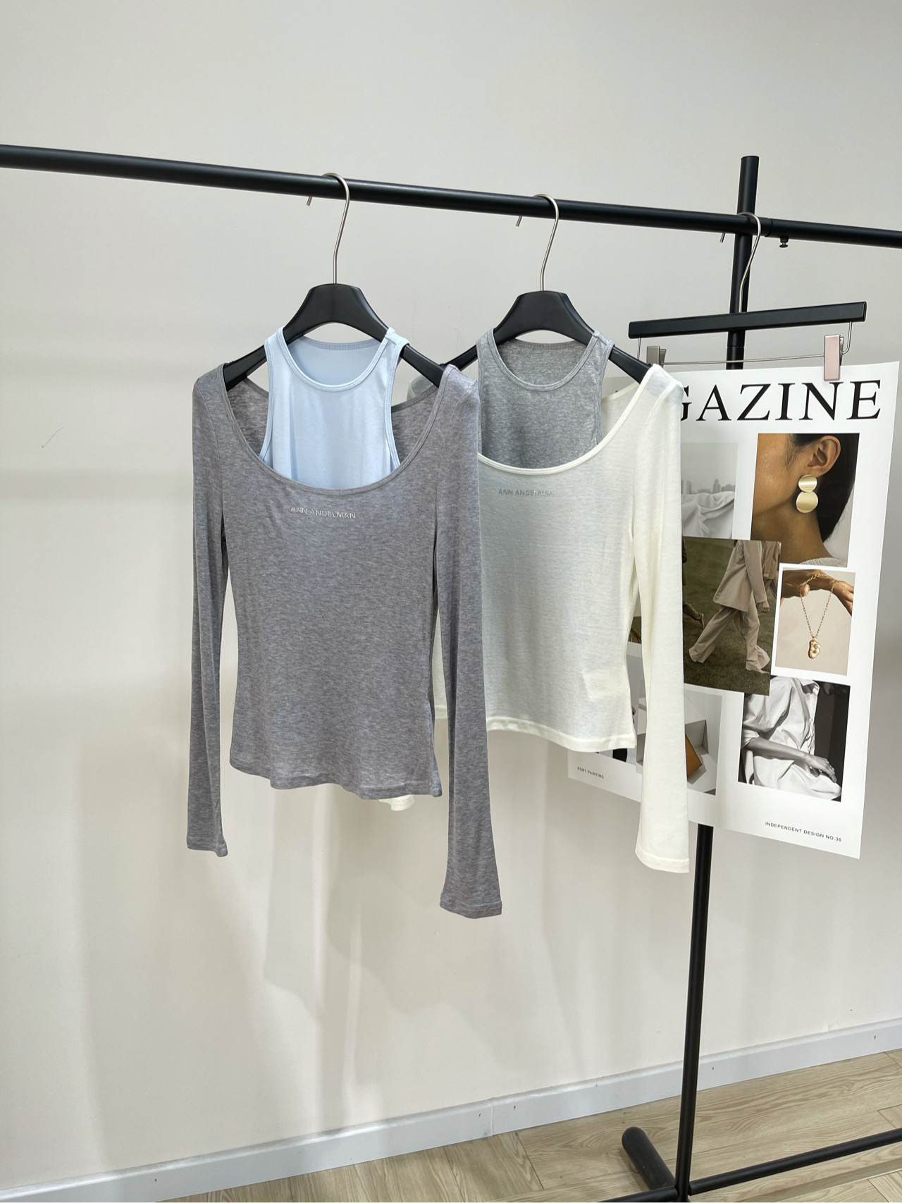 NO:533891,【Ann hot diamond letter contrasting color real two-piece long-sleeved T】, fabric Laiser wool + cotton, color gray and white 25AW round neck pullover ironing slim color contrasting color two-piece base top｜Long-sleeved top vest This round neck pullover design feels slim color contrasting color two-piece base top is really good ~ It is a combination of long-sleeved top with vest. Gray shirt with blue vest and beige shirt with gray vest. The fabric is soft and skin-friendly, comfortable and close to the body. The slim tailoring can outline the body and show the beauty of curves. There are also hot diamond letter printing on the chest, exquisite and eye-catching, adding a sense of detail to the whole. The round neck pullover design is simple and elegant, and the contrasting color combination is very layered, making the overall look no longer monotonous. Whether it is a single vest or a stacked long-sleeved top, it is very styled, and it is easy to deal with different occasions. Don’t miss it if you like it~ Flat size  S shoulder width 40, bust 80 elastic, garment length 51, sleeve length 64 M shoulder width 41, bust 84 elastic, garment length 52, sleeve length 65 L shoulder width 42, bust 88 elastic, garment length 53, sleeve length 66 Manual measurement will have 2~3cm errors within the normal range, alexander wang19860909【Ann烫钻字母撞色真两件长袖T】 ,面料莱赛尔羊毛+棉 颜色灰色、白色 25AW 圆领套头烫钻修身撞色两件套打底上衣｜长袖上衣背心 这款圆领套头设计感修身撞色两件套打底上衣 真的很可～它是长袖上衣加背心的组合 灰罩衫搭蓝背心、米色罩衫搭灰背心两种搭配 面料柔软亲肤,穿着舒适又贴身 修身的剪裁能很好勾勒身形,展现曲线美 胸口还有烫钻字母印花,精致又亮眼 为整体增添了细节感 圆领套头设计简约大方,撞色搭配很有层次感 让整体造型不再单调 不管是单穿背心,还是叠加长袖上衣 都很有风格,轻松应对不同场合 喜欢的别错过～ 平铺尺码 S肩宽40,胸围80弹力,衣长51,袖长64 M肩宽41,胸围84弹力,衣长52,袖长65 L肩宽42,胸围88弹力,衣长53,袖长66 手工测量会有2~3cm误差属于正常范围,,alexander wang,Women's clothing