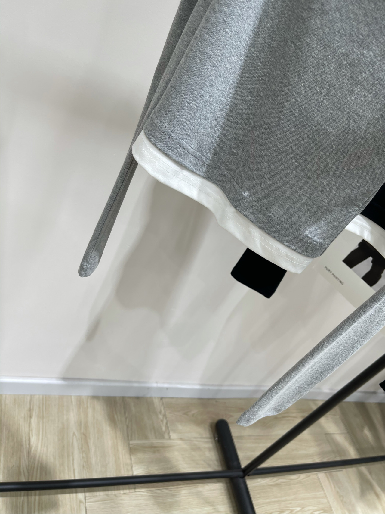 【Ann白边斜肩假两件长袖T】🔺，面料：棉+氨纶颜色：灰色、黑色25AW 徽标露锁骨斜肩假两件长袖打底衫