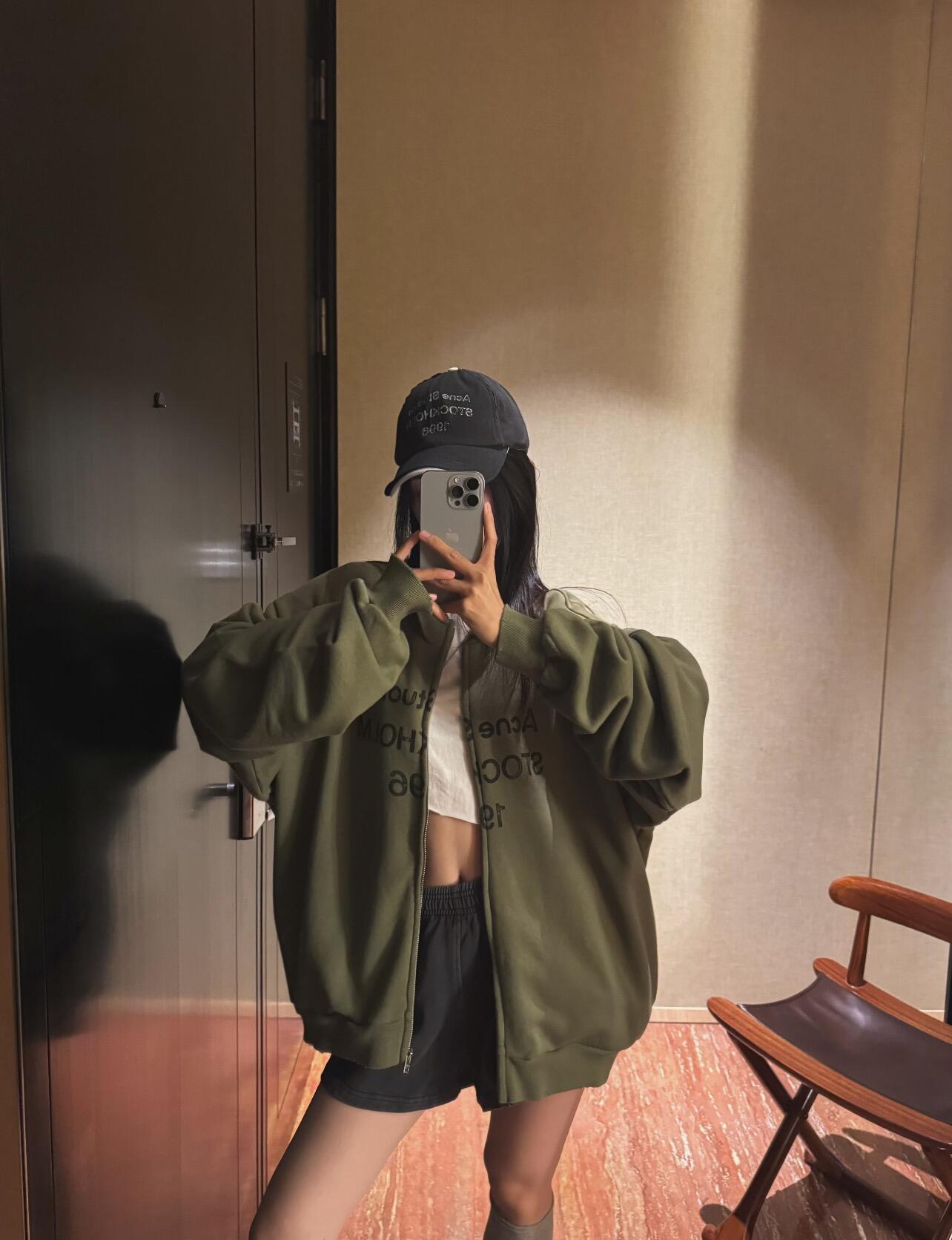 NO:560589,The classic letter print is super eye-catching, and the loose fit is super revealing ~ Retro tones, classic style,, alexander wang19860909经典字母印花超吸睛,宽松版型超藏肉～复古色调 经典款,,alexander wang,Women's clothing