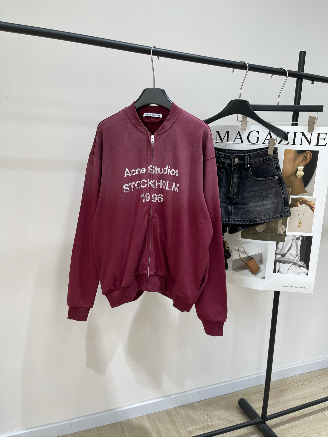 NO:560594,[AC burgundy letter baseball sweatshirt jacket], made of 100% cotton terry cotton, color burgundy, Acne Studio 1996 classic and new jackets, American casual feel, but this Acne one has a washed and distressed print on the chest, which brings a retro charm that has accumulated over the years... The fashionable and western tone is eye-catching but not too exaggerated. The dropped shoulder design and loose drape make it look slim and have an American street feel. The washed and distressed iconic 1996 and brand prints  The perfect fusion of classic and trendy flat size S Shoulder width 57, bust 124, length 65, sleeve length 66 M Shoulder width 58, bust 128, length 67, sleeve length 67 L Shoulder width 59, chest 132, length 69, sleeve length 68 There will be an error of 2~3cm in manual measurement, which is within the normal range,,acne   studios,dior,hoodie,sweatshirts,jackets & coats,alexander wang19860909【AC酒红色字母棒球卫衣外套】 ,面料全棉毛圈棉 颜色酒红 Acne Studio 1996经典与新款外套 美式休闲的感觉,但Acne这件胸前有水洗做旧的印花,更带一种岁月沉淀的复古魅力.. 时髦洋气的色调,亮眼又不会很夸张 . 落肩设计和宽松垂感,显瘦且带美式街头感. 水洗做旧标志性的1996和品牌印花 经典与潮流的完美融合 平铺尺码 S肩宽57,胸围124,衣长65,袖长66 M肩宽58,胸围128,衣长67,袖长67 L肩宽59,胸围132,衣长69,袖长68 手工测量会有2~3cm误差属于正常范围,,acne studios,dior,hoodie,sweatshirts,jackets & coats,alexander wang,Women's clothing