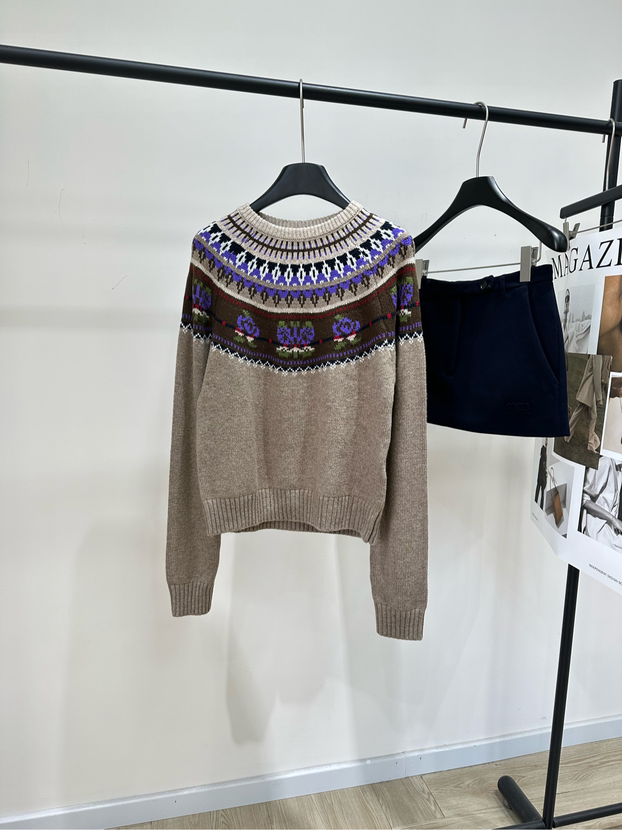 NO:607146,[ER camel purple Fair Isle jacquard crew neck sweater], fabric wool blend, color picture color Erdos earth camel color to create a classic Fair Isle pattern, retro and lazy feeling in winter, and has its own literary atmosphere. It is easy to wear Nordic style, fashionable and elegant~ Classic round neck design and rich pattern decoration!  The pattern part combines a variety of elements, including geometric shapes and floral patterns, showing a strong ethnic style~ The fabric is warm and fashionable, suitable for autumn and winter wear. Flat size S shoulder width 40, bust 100, length 54, sleeve length 69 M shoulder width 41, chest 104, length 55, sleeve length 70 L shoulder width 42, chest, length 56, sleeve length 71  There will be an error of 2 to 3cm due to manual measurement, which is within the normal range,,sweaters,alexander wang19860909【ER驼紫色费尔岛提花圆领毛衣】 ,面料羊毛混纺 颜色图片色 Erdos 大地驼色打造经典费尔岛图案 冬日复古慵懒的感觉,且自带文艺气息 轻松穿出北欧风情,时髦大气～ 经典的圆领设计和丰富的图案装饰！ 图案部分融合了多种元素 包括几何图形和花卉图案 展现出浓厚的民族风格～ 面料保暖又具有时尚感,适合秋冬季节穿着 平铺尺码 S肩宽40,胸围100,衣长54,袖长69 M肩宽41,胸围104,衣长55,袖长70 L肩宽42,胸围,衣长56,袖长71 手工测量会有2～3cm误差属于正常范围,,sweaters,alexander wang,Women's clothing