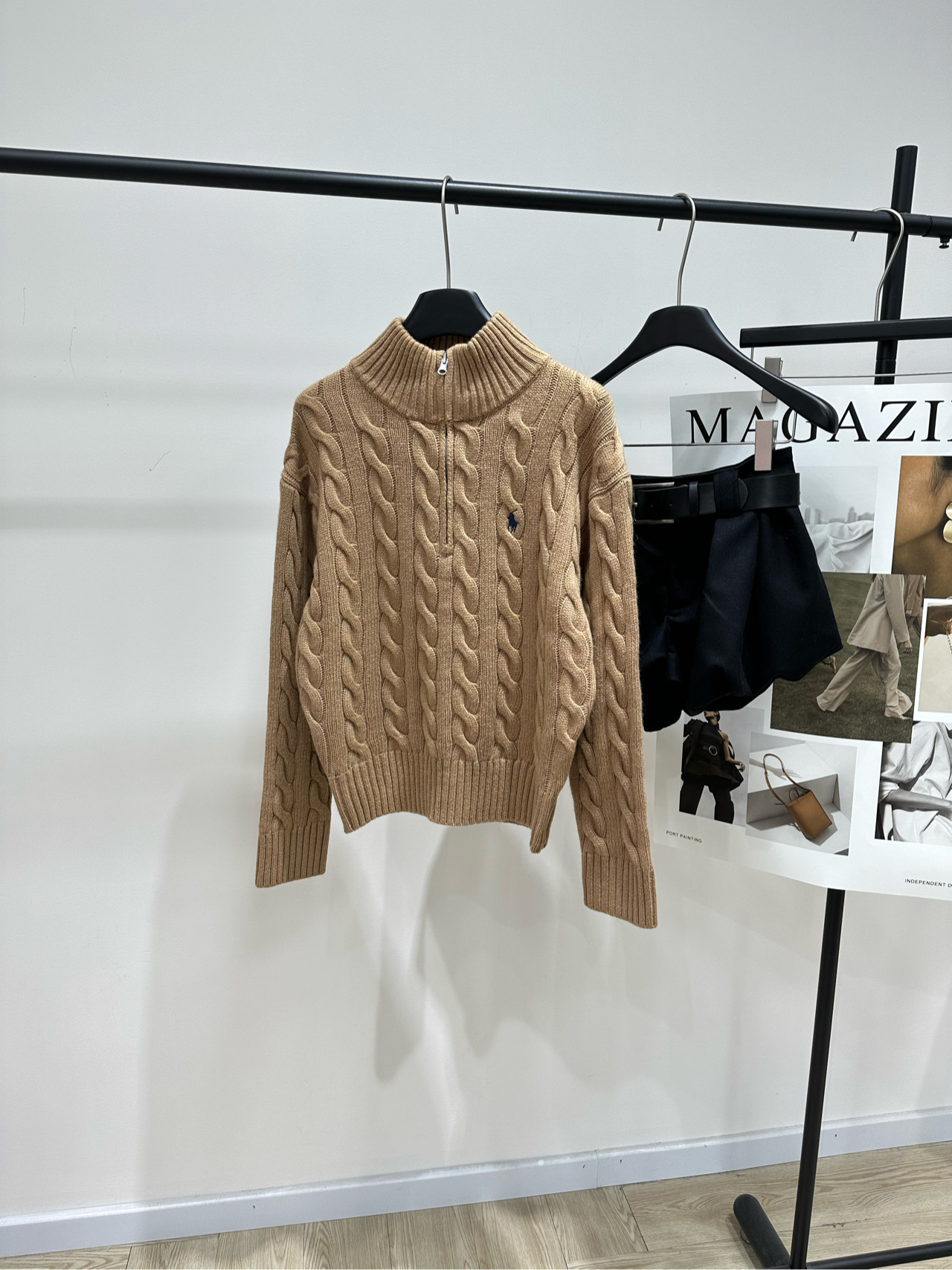 NO:655176,[Camel pony half-zip stand-up collar twist sweater], fabric wool, color camel, Ralph Lauren half-zip cable knit sweater, classic twist texture + half-zip stand-up collar design, retro and practical! The wool material is soft and warm, super comfortable to wear in autumn and winter. The pony embroidery on the chest is very recognizable. It is OK to wear alone or layered, and can be easily controlled for commuting and leisure~ Flat size S Shoulder width 50, bust 106, length 54, sleeve length 54  M shoulder width 51, bust 110, length 55, sleeve length 52 L shoulder width 53, bust 114, length 56, sleeve length 53. There will be an error of 2 to 3cm due to manual measurement, which is within the normal range. Sweaters, alexander wang19860909【驼色小马半拉链立领麻花毛衣】 ,面料羊毛 颜色驼色 拉夫劳伦半拉链绞花毛衣 经典麻花纹理+半拉链立领设计 复古又实用! 羊毛材质柔软保暖,秋冬穿超舒服计 胸前小马刺绣超有辨识度 单穿or叠搭都很OK,通勤休闲都能轻松驾驭~ 平铺尺码 S肩宽50,胸围106,衣长54,袖长54 M肩宽51,胸围110,衣长55,袖长52 L肩宽53,胸围114,衣长56,袖长53 手工测量会有2～3cm误差属于正常范围,,sweaters,alexander wang,Women's clothing