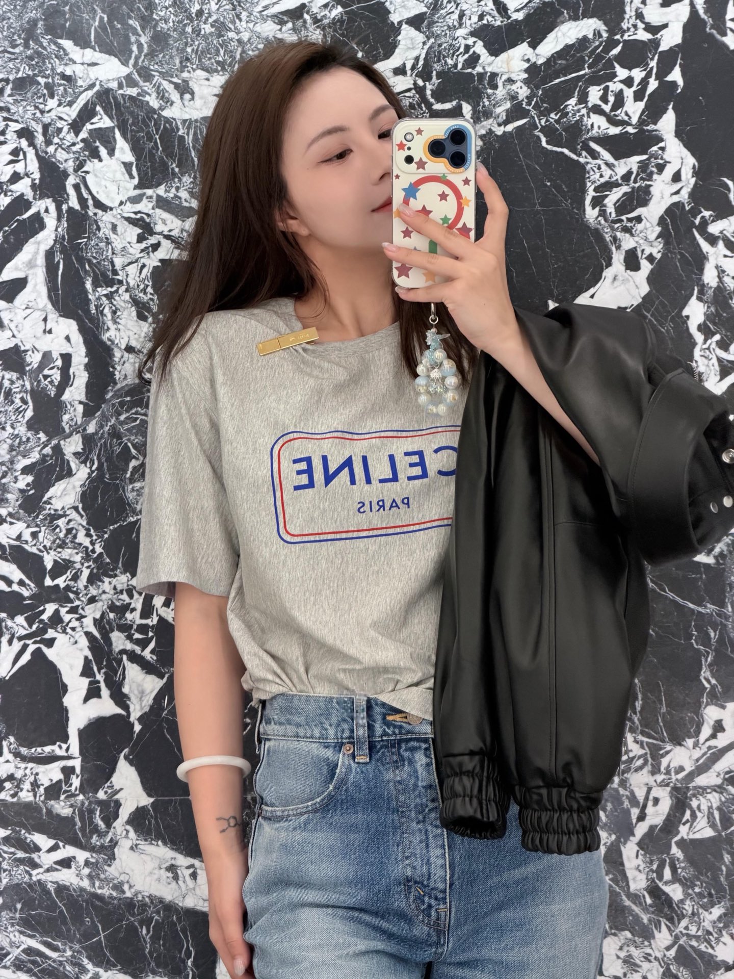 NO:656776,The contrasting letters are very clever, lively and energetic, and have a superb relaxed feeling,,alexander wang19860909撞色字母很巧妙 活泼灵动 有活力,超绝松弛感搭配,,alexander wang,Women's clothing