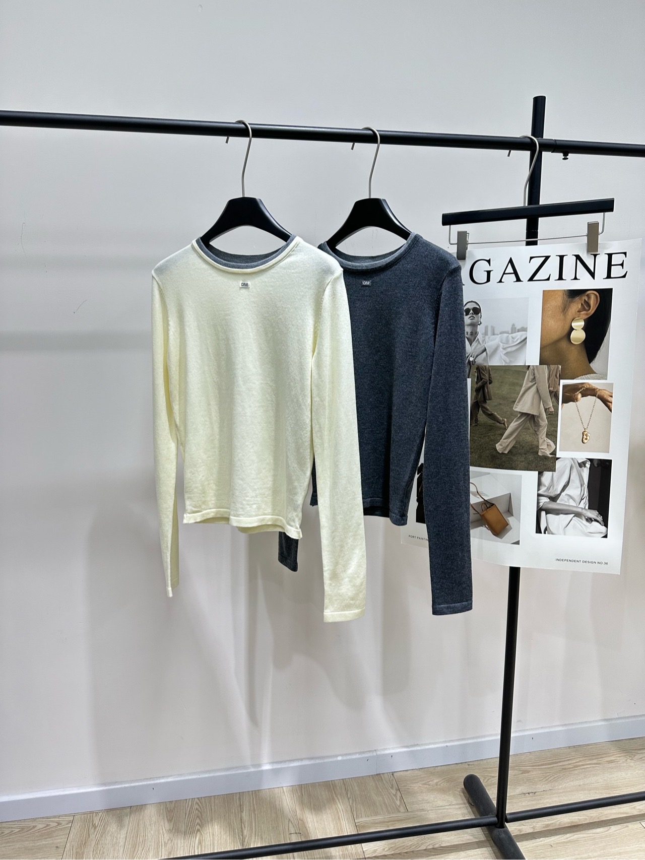 NO:684169,[GR Contrast Color Neck Bottoming Sweater], made of wool, mulberry, silk and nylon blend. Colors: off-white, dark gray. This CRVR sweater is made of soft knitted fabric. Comfortable and elastic to wear. Contrast color neckline design. Light gray + dark gray full layering, simple yet detailed. There is a brand woven mark on the inside of the neckline, which is highly recognizable. The overall style is casual and versatile. It can be easily worn for daily commuting or casual occasions. It goes well with jeans or casual pants. Flat size  S Shoulder width 37, bust 84 stretch, length 53, sleeve length 67 M Shoulder width 39, bust 88 stretch, length 55, sleeve length 69 Manual measurement will have an error of 2 to 3cm, which is within the normal range,,jeans,19860909【GR撞色领口打底针织衫】 ,面料羊毛桑蚕丝锦纶混纺 颜色米白、深灰 CRVR这款针织衫采用柔软针织面料 穿着舒适有弹性 撞色领口设计 浅灰+深灰层次感满满,简约又不失细节 领口内侧有品牌织唛,辨识度高 整体风格休闲百搭 日常通勤或轻松场合都能轻松驾驭 搭配牛仔裤或休闲裤都很OK 平铺尺码 S肩宽37,胸围84弹力,衣长53,袖长67 M肩宽39,胸围88弹力,衣长55,袖长69 手工测量会有2～3cm误差属于正常范围,,jeans,,Women's clothing