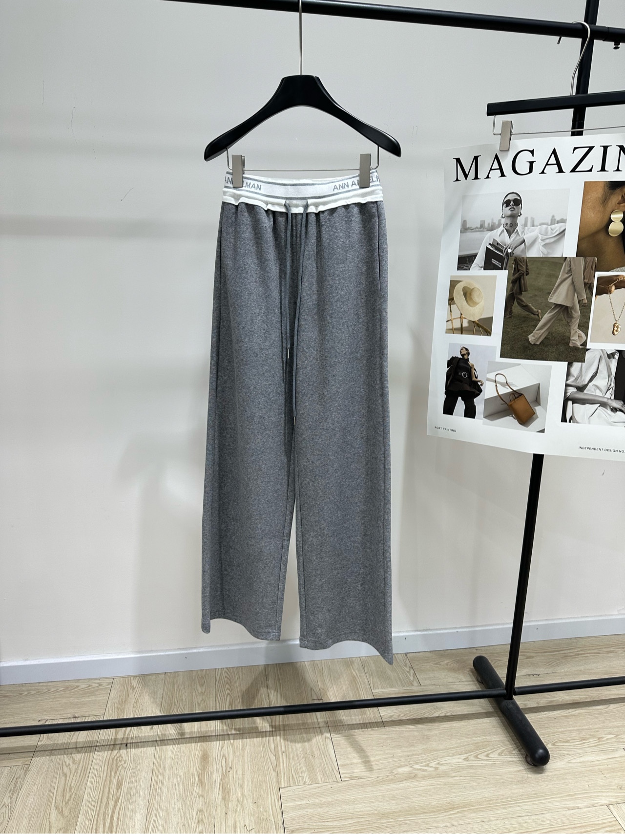 NO:687199,[Ann gray and white webbing letter casual trousers], fabric spandex + polyester fiber, color light gray ANNA* gray sweatpants, loose straight design, soft brushed fabric, super comfortable to wear! High waist elastic + drawstring, modified waistline and practical. Gray is versatile, suitable for daily casual wear with T-shirts and sweaters. The trouser legs are slightly gathered, showing long legs, and the pear-shaped body is friendly. It covers the flesh and makes you slim, and can be easily used at home and on the street. It is a practical and fashionable must-have item!  Flat size S waist 62 elastic, hip 98, trouser length 107 M waist 66 elastic, hip 102, trouser length 108 L waist 70 elastic, hip 106, trouser length 109 There will be an error of 2 to 3cm in manual measurement, which is within the normal range, sweaters, tees, t-shirts,19860909【Ann灰白织带字母休闲长裤】 ,面料氨纶+聚酯纤维 颜色浅灰色 ANNA*灰色卫裤,宽松直筒设计 柔软磨毛面料,穿着超舒适! 高腰松紧+抽绳,修饰腰线又实用 灰色百搭,日常休闲随便搭T恤,毛衣都OK 裤脚微收,显腿长,梨形身材友好 遮肉显瘦,秋冬通勤 居家,出街都能轻松驾驭 是实用又时髦的必备单品! 平铺尺码 S腰围62弹力,臀围98,裤长107 M腰围66弹力,臀围102,裤长108 L腰围70弹力,臀围106,裤长109 手工测量会有2～3cm误差属于正常范围,,sweaters,tees，t-shirt,,Women's clothing