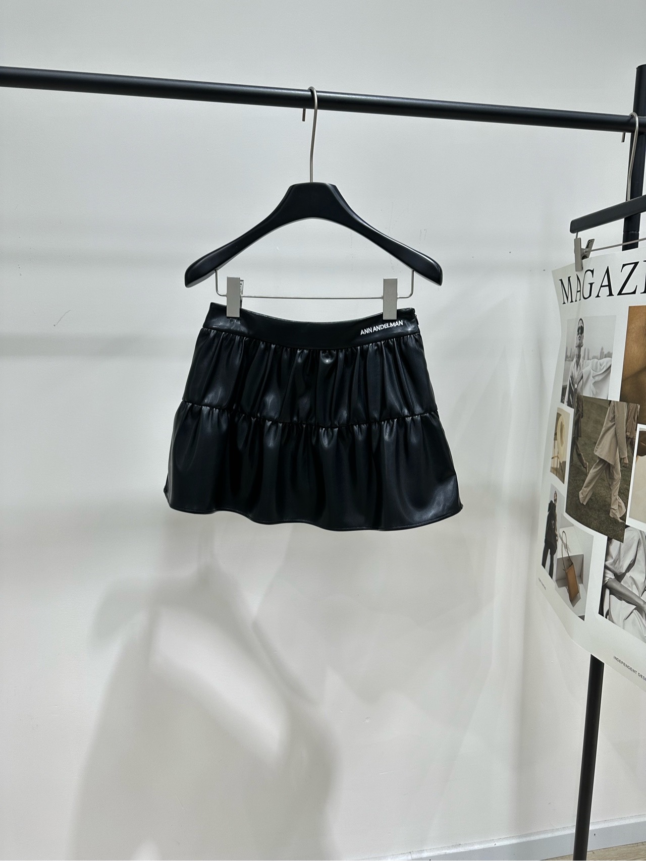 NO:716188,[Ann Black Letter Embroidered Cake Leather Skirt], made of environmentally friendly soft pu leather, black color, ANN ANDELMAN black leather cake skirt, made of environmentally friendly PU leather, full of luster, double-layer pleat design with super layered feel, high waist and elastic, slimming and comfortable, easy to style sweet and cool!  It can be worn daily, at parties, and festivals. It looks great with knitted sweaters or leather jackets. It can be easily switched into a variety of looks. It is a high-end fashion item. It has both texture and design. It is a must-have for fashionistas!  The flat size has anti-exposure lining. S waist 66, hip 96, skirt length 33. M waist 70, hip 100, skirt length 34. L waist 74, hip 104, skirt length 35. There will be an error of 2 to 3cm due to manual measurement, which is within the normal range. Skirts, leather jacket,19860909【Ann黑色字母刺绣蛋糕皮短裙】 ,面料环保软质pu皮 颜色黑色 ANN ANDELMAN黑色皮质蛋糕裙 采用环保PU皮,光泽感满满 双层褶皱设计超有层次感 高腰松紧,显瘦又舒适,甜酷风格轻松拿捏！ 日常、派对、节日都能穿 搭配针织衫或皮衣都很出彩 轻松切换多种造型 属于高端时尚单品 质感与设计感兼具,时髦精必入！ 平铺尺码有防走光内衬 S腰围66,臀围96,裙长33 M腰围70,臀围100,裙长34 L腰围74,臀围104,裙长35 手工测量会有2～3cm误差属于正常范围,,skirts,leather jacket,,Women's clothing
