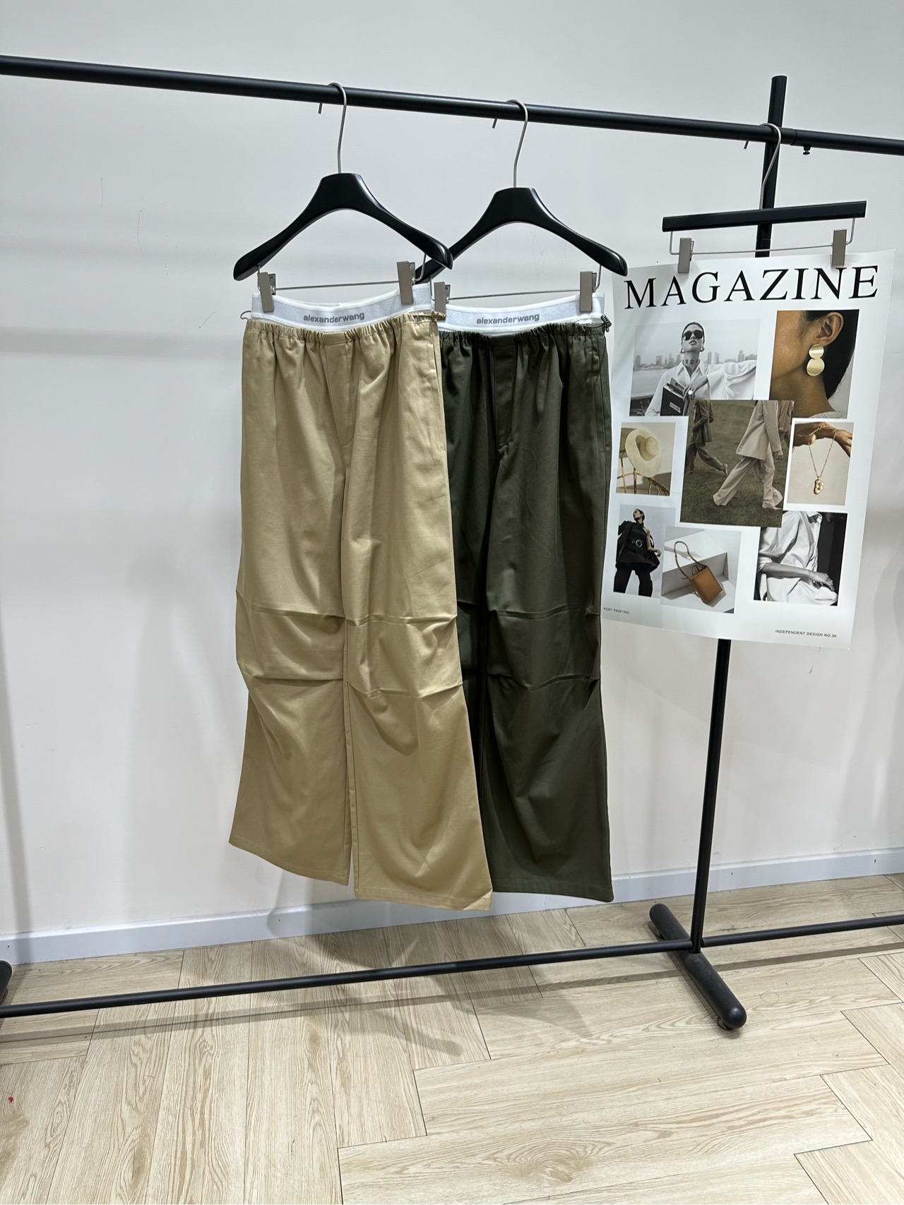 NO:716869,[King Letter Web Work Casual Pants], fabric cotton, color khaki, army green, these loose overalls are made of cotton fabric, breathable and comfortable, perfect for summer!  Elastic waist + drawstring design, adjustable trouser legs, straight leg or leggings, practical and fashionable. Multi-pocket design, perfect storage capacity, suitable for outdoor or daily life!  The khaki color is versatile and looks stylish with T-shirts, shirts and jackets. It is easy to get the casual and trendy style~ Flat size S waist 68 elastic, hip 112, trouser length 108 M waist 72 elastic, hip 116, trouser length 109 L waist 76 elastic, hip 120, trouser length 110 There will be an error of 2 to 3cm in manual measurement, which is within the normal range, alexander wang, jackets &  coats,shirts,tees,t-shirt,19860909【大王字母织带工装休闲长裤】 ,面料棉 颜色卡其色、军绿色 这款宽松工装裤采用棉质面料 透气又舒适,夏天穿超合适！ 松紧腰+抽绳设计,裤脚可调节 直筒or束脚随心切换,实用又时髦 多口袋设计,收纳力满分,户外or日常都OK！ 卡其色百搭,随便配T恤、衬衫、外套都很有型 轻松get休闲潮流风～ 平铺尺码 S腰围68弹力,臀围112,裤长108 M腰围72弹力,臀围116,裤长109 L腰围76弹力,臀围120,裤长110 手工测量会有2～3cm误差属于正常范围,,alexander wang,jackets & coats,shirts,tees，t-shirt,,Women's clothing