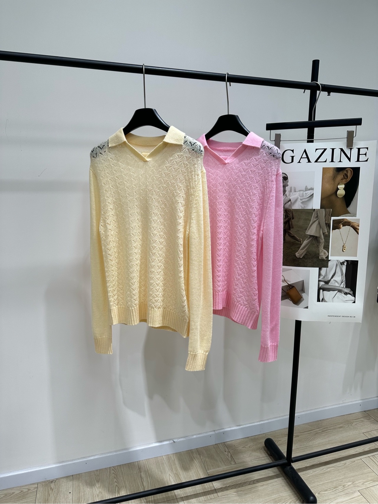 NO:731141,[M two-color hollow lapel cashmere thin sweater], made of cashmere, color cream yellow, light pink. This hollow sweater adopts a gentle pink tone and is matched with a delicate geometric hollow texture. The neckline is designed with a small lapel, and the cuffs and hem are ribbed. The overall style is sweet and lazy. It is suitable for daily wear in spring and autumn. It can be worn alone or as an inner layer. It has strong versatility.  Especially suitable for creating a gentle, intellectual or retro-style look. Flat size S shoulder width 42, bust 98 stretch, length 61, sleeve length 66 M shoulder width 43, bust 102 stretch, length 62, sleeve length 67 L shoulder width 44, bust 106 stretch, length 63, sleeve length 68 There will be an error of 2 to 3cm in manual measurement, which is normal.19860909【M两色镂空翻领羊绒薄针织衫】 ,面料羊绒 颜色奶油黄、浅粉色 这款镂空针织衫采用温柔的粉色调 搭配精致的几何镂空纹理 领口为小翻领设计,袖口和下摆是罗纹收口 整体风格甜美又不失慵懒感 适合春秋季节日常穿搭 它既可单穿,也能作为内搭 百搭属性强 尤其适合打造温柔、知性或复古风格的造型 平铺尺码 S肩宽42,胸围98弹力,衣长61,袖长66 M肩宽43,胸围102弹力,衣长62,袖长67 L肩宽44,胸围106弹力,衣长63,袖长68 手工测量会有2～3cm误差属于正常范围,,,Women's clothing