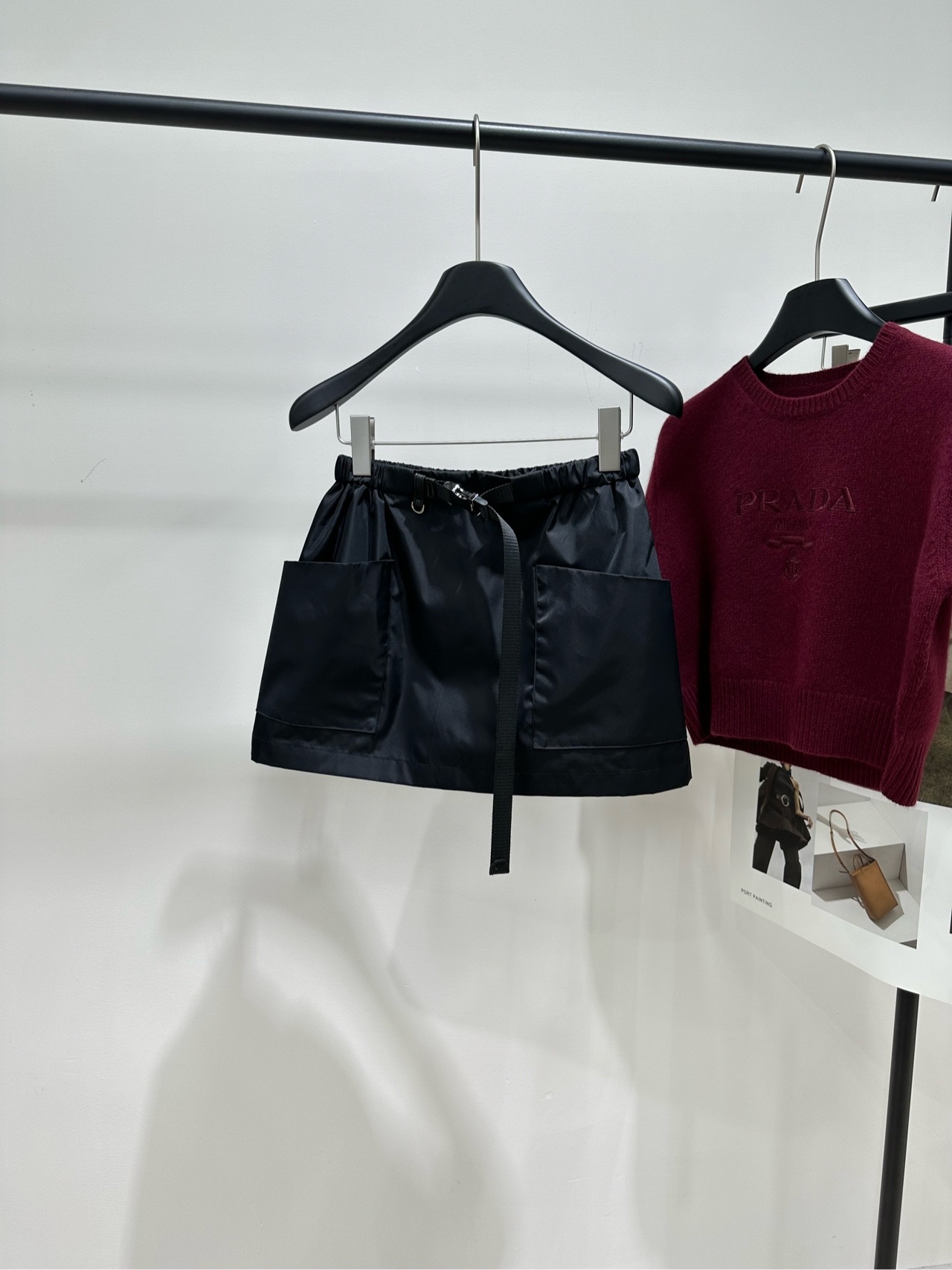 NO:738393,[P Black Nylon Glossy Leather Buckle Skirt], Made of nylon, color black, this black nylon workwear skirt is light and drapey, with a drawstring elastic waist design that shows off your figure and is suitable for a variety of body types!  The large pockets on both sides are practical and stylish. It can be easily used for daily commuting and leisure. The black color is versatile and can be worn with sweaters, shirts, and jackets. It is easy to switch styles. The nylon material is easy to care for. It is very suitable for spring and autumn, and is both fashionable and practical!  Flat size S waist 64 elastic, hip 104, skirt length 35 M waist 68 elastic, hip 108, skirt length 36 L waist 72 elastic, hip 112, skirt length 37 Manual measurement will have an error of 2 to 3cm, which is within the normal range, skirts, jackets & coats, sweaters, shirts,19860909【P黑色尼龙光泽皮扣半裙】 ,面料尼龙 颜色黑色 这款黑色尼龙工装短裙 轻盈垂顺,抽绳松紧腰设计超显身材 适合多种体型！ 两侧大口袋实用又有型 日常通勤、休闲都能轻松驾驭 黑色百搭,随便配毛衣、衬衫、外套都OK 轻松切换风格.尼龙材质易打理 春秋季节穿超合适,兼具时尚与实用性！ 平铺尺码 S腰围64弹力,臀围104,裙长35 M腰围68弹力,臀围108,裙长36 L腰围72弹力,臀围112,裙长37 手工测量会有2～3cm误差属于正常范围,,skirts,jackets & coats,sweaters,shirts,,Women's clothing